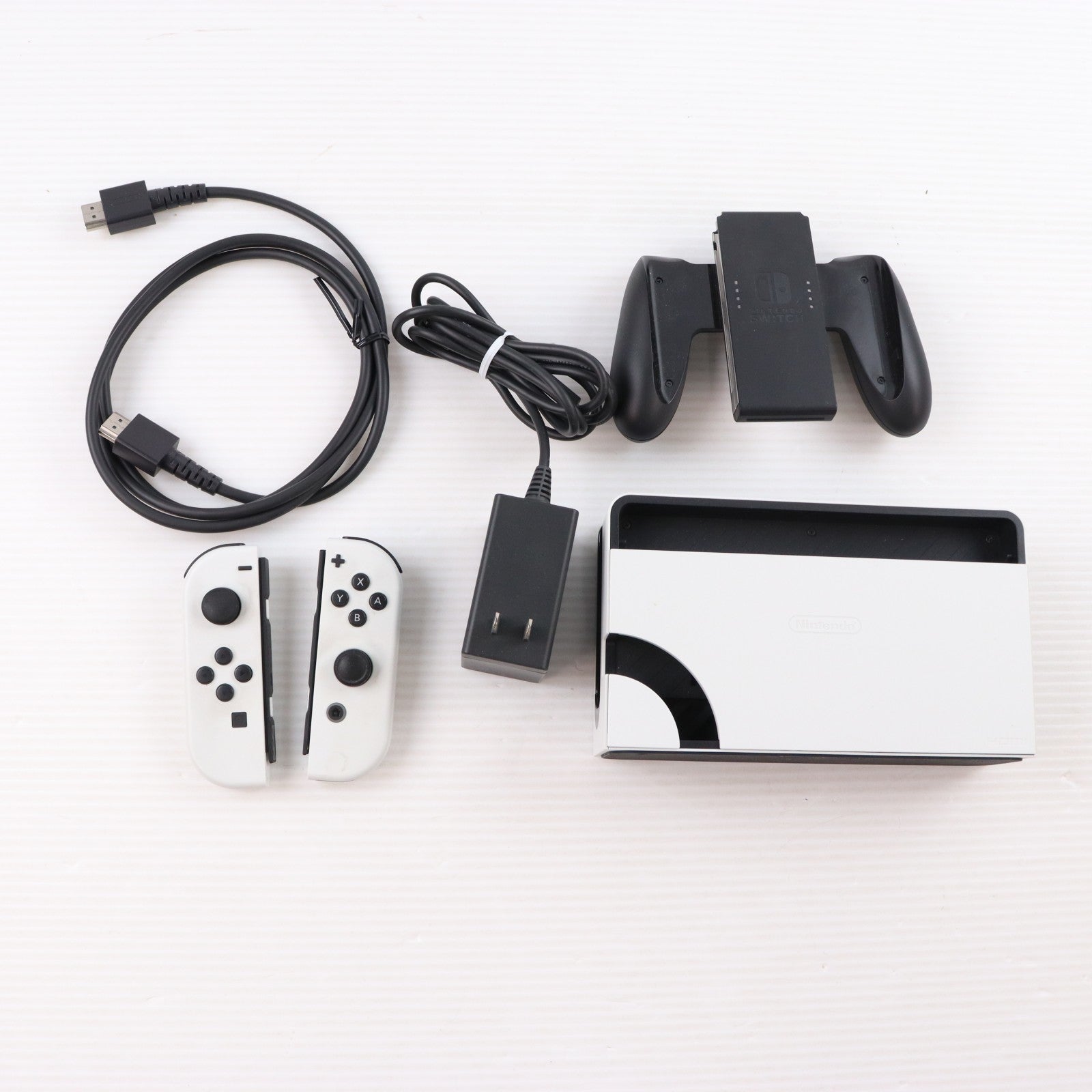【中古即納】[Switch] (本体) Nintendo Switch(ニンテンドースイッチ) 有機ELモデル Joy-Con(L)/(R) ホワイト 任天堂(HEG-S-KAAAA)(20211008)