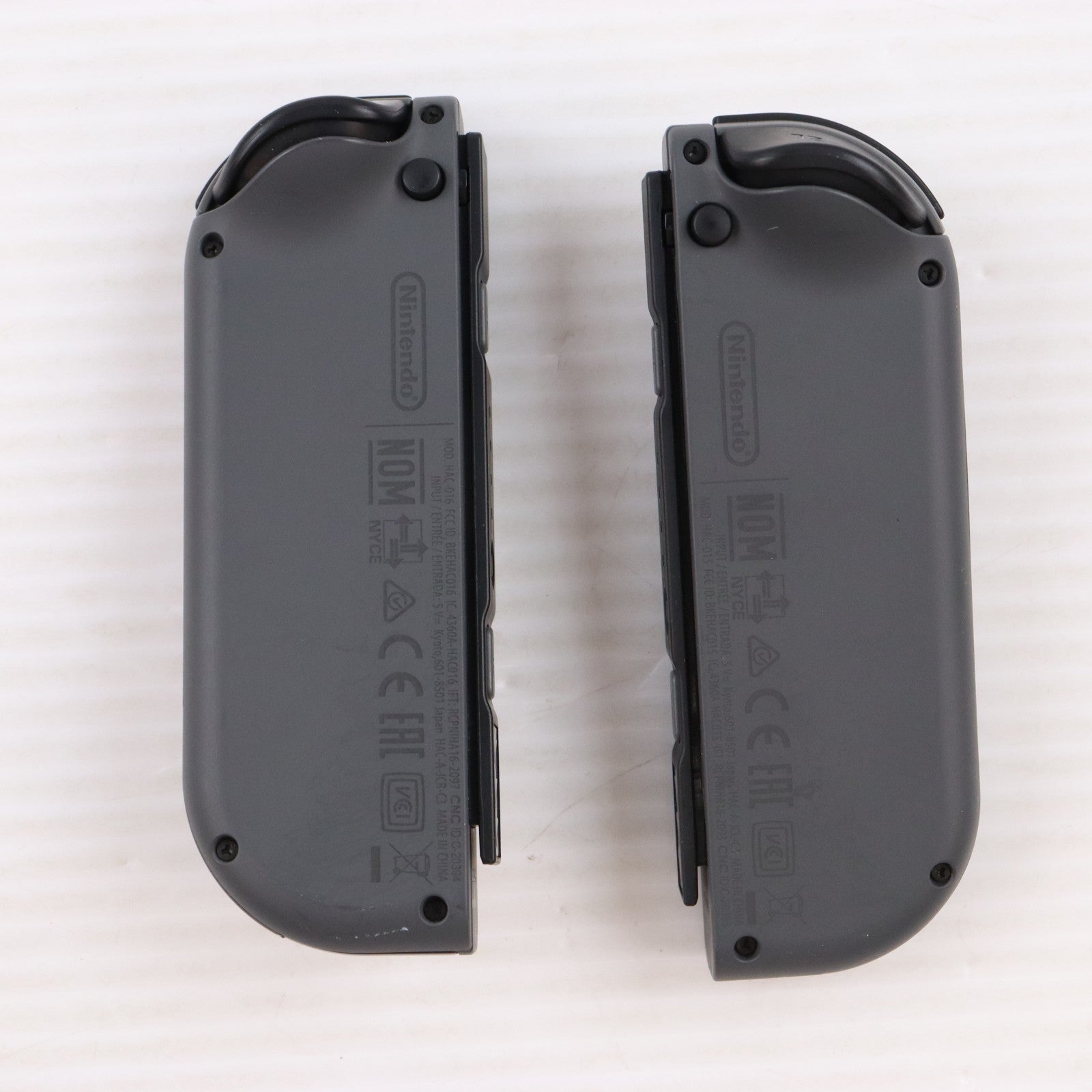【中古即納】[Switch] (本体) Nintendo Switch(ニンテンドースイッチ) Joy-Con(L)/R グレー 任天堂(HAD-S-KAAAA)(20190830)