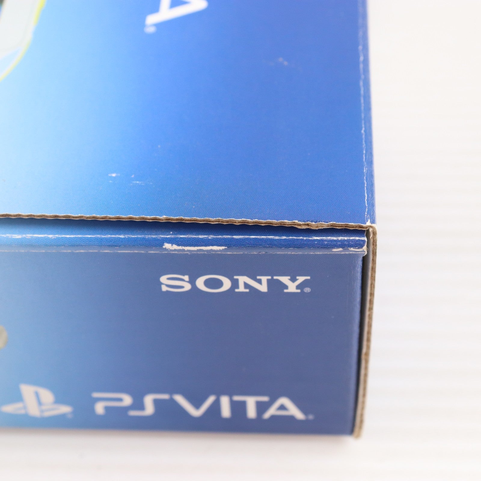 【中古即納】[PSVita] (本体) PlayStation Vita(プレイステーション ヴィータ) Wi-Fiモデル ライムグリーン/ホワイト SCE(PCH-2000ZA13)(20131010)