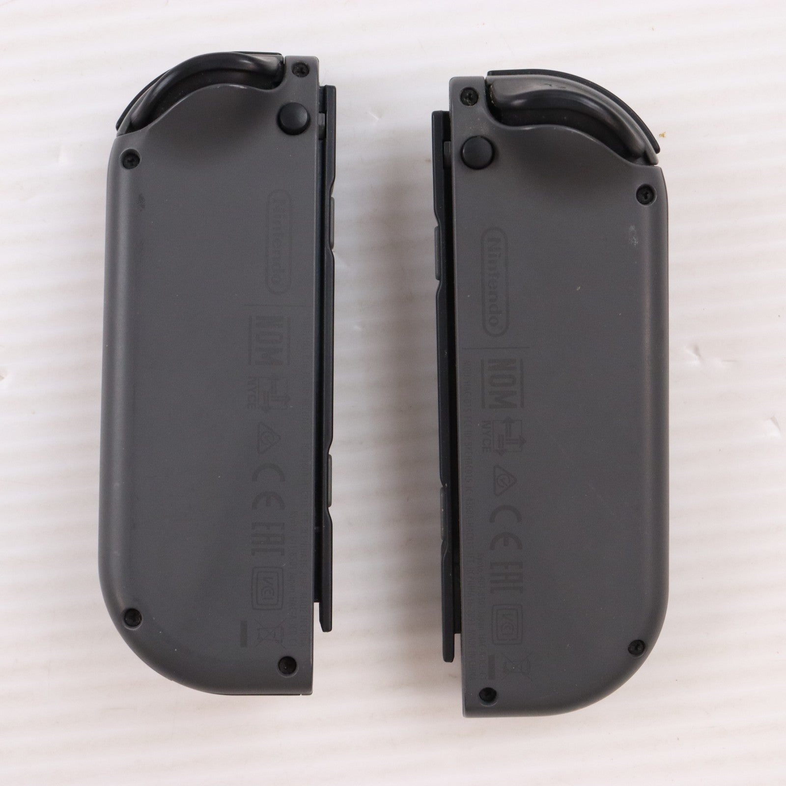 【中古即納】[Switch] (本体) Nintendo Switch(ニンテンドースイッチ) Joy-Con(L)/R グレー 任天堂(HAC-S-KAAAA)(20170303)