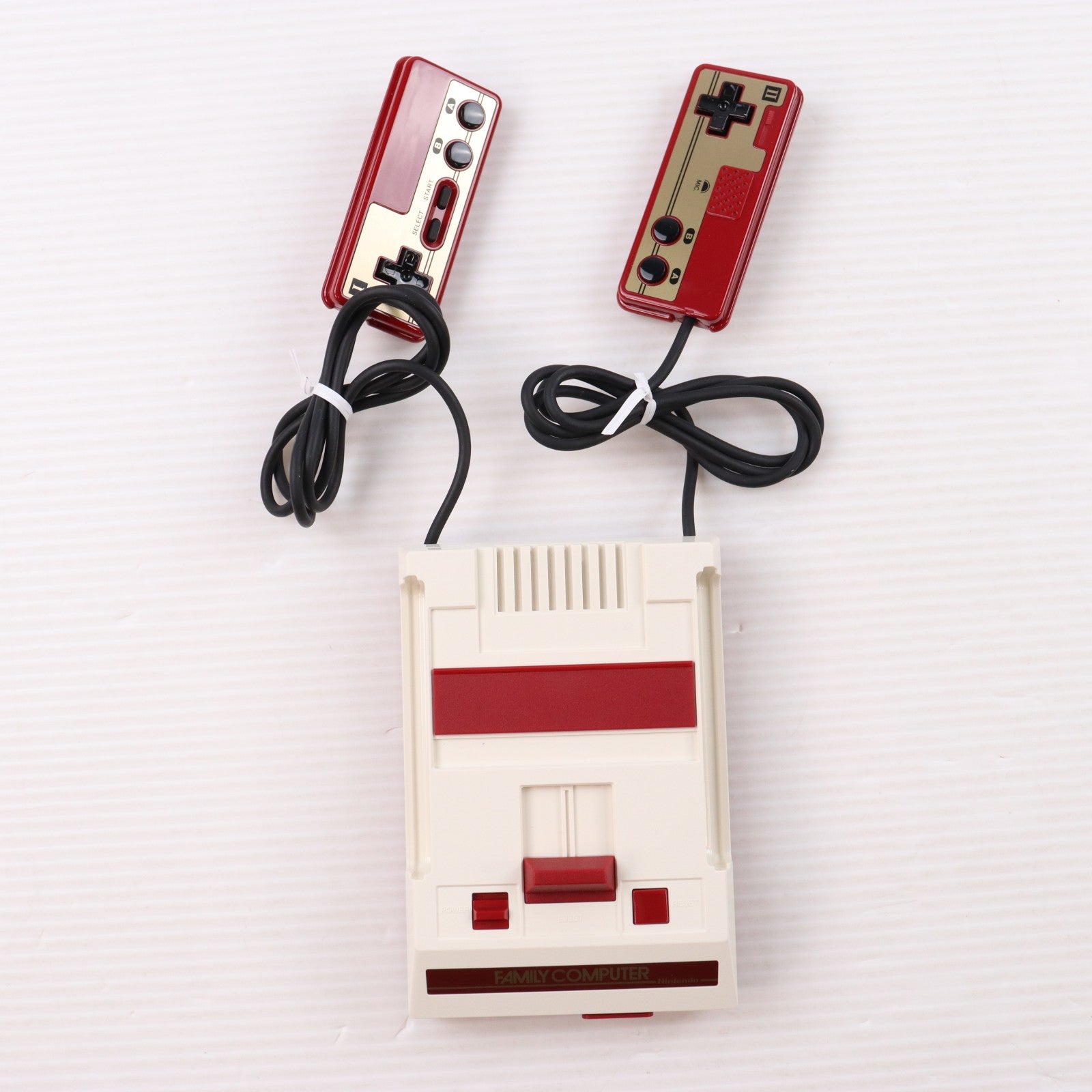 【中古即納】[FC] (本体) ニンテンドークラシックミニ ファミリーコンピュータ 任天堂(CLV-S-HVCC)(20161110)