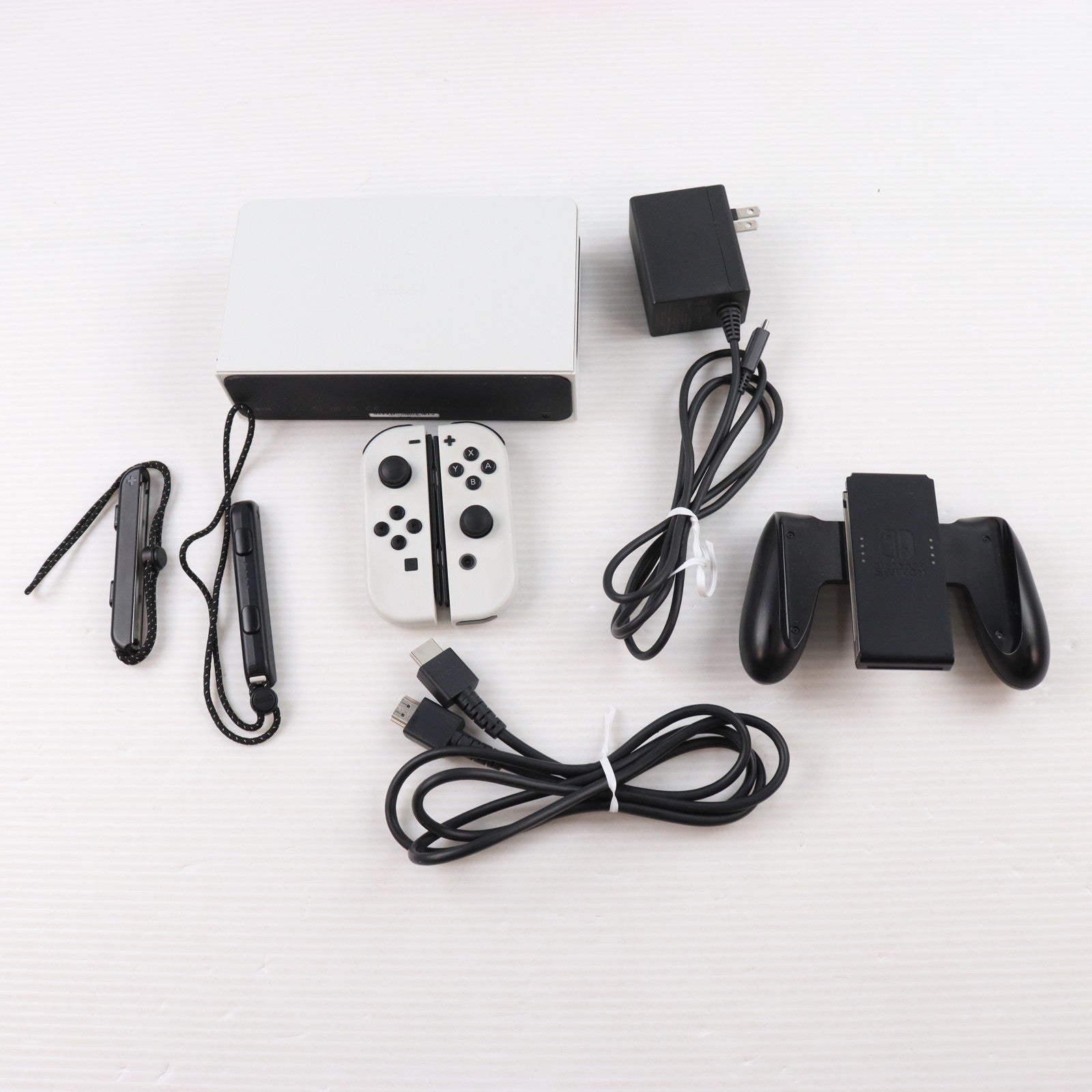 【中古即納】[Switch] (本体) Nintendo Switch(ニンテンドースイッチ) 有機ELモデル Joy-Con(L)/(R) ホワイト 任天堂(HEG-S-KAAAA)(20211008)