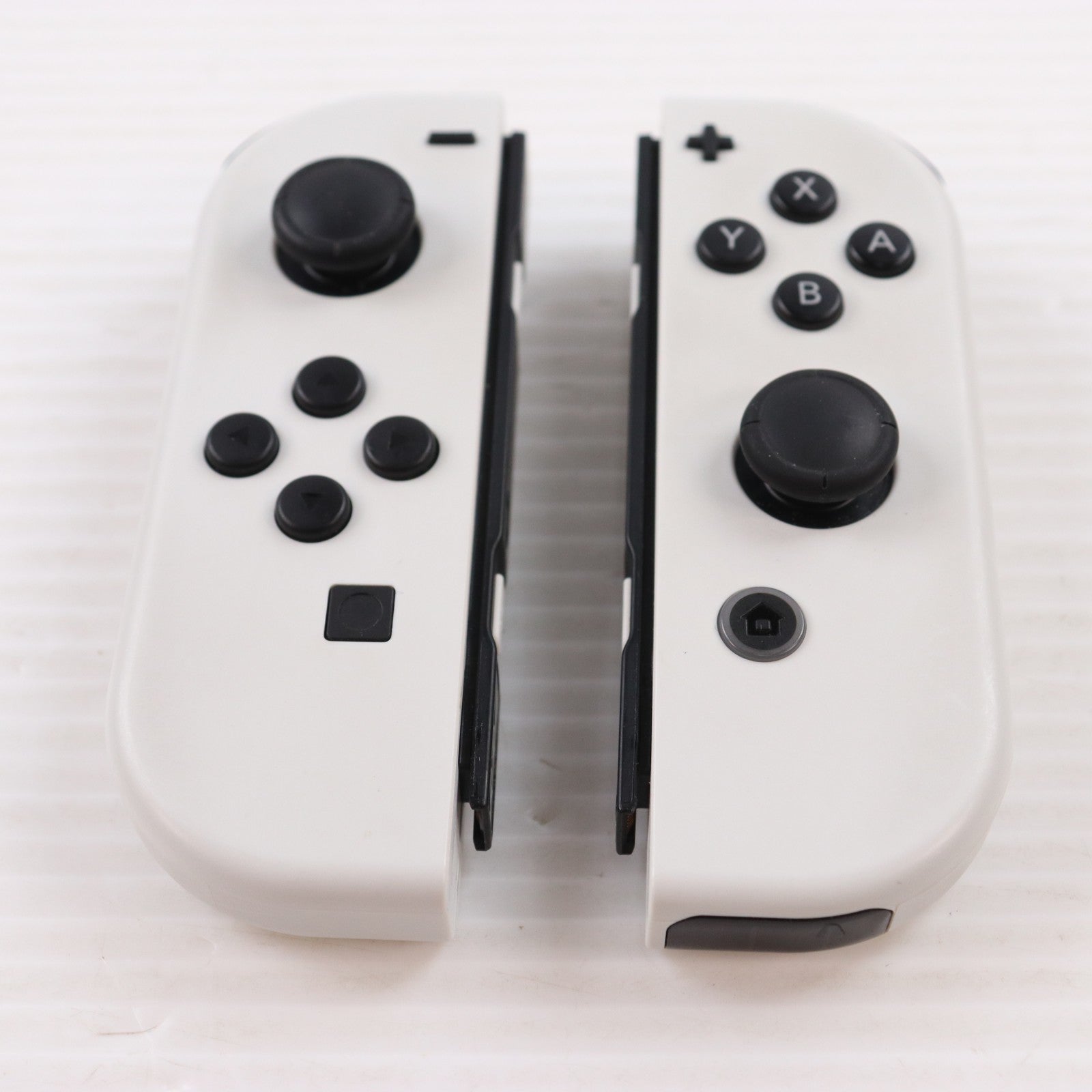 【中古即納】[Switch] (本体) Nintendo Switch(ニンテンドースイッチ) 有機ELモデル Joy-Con(L)/(R) ホワイト 任天堂(HEG-S-KAAAA)(20211008)