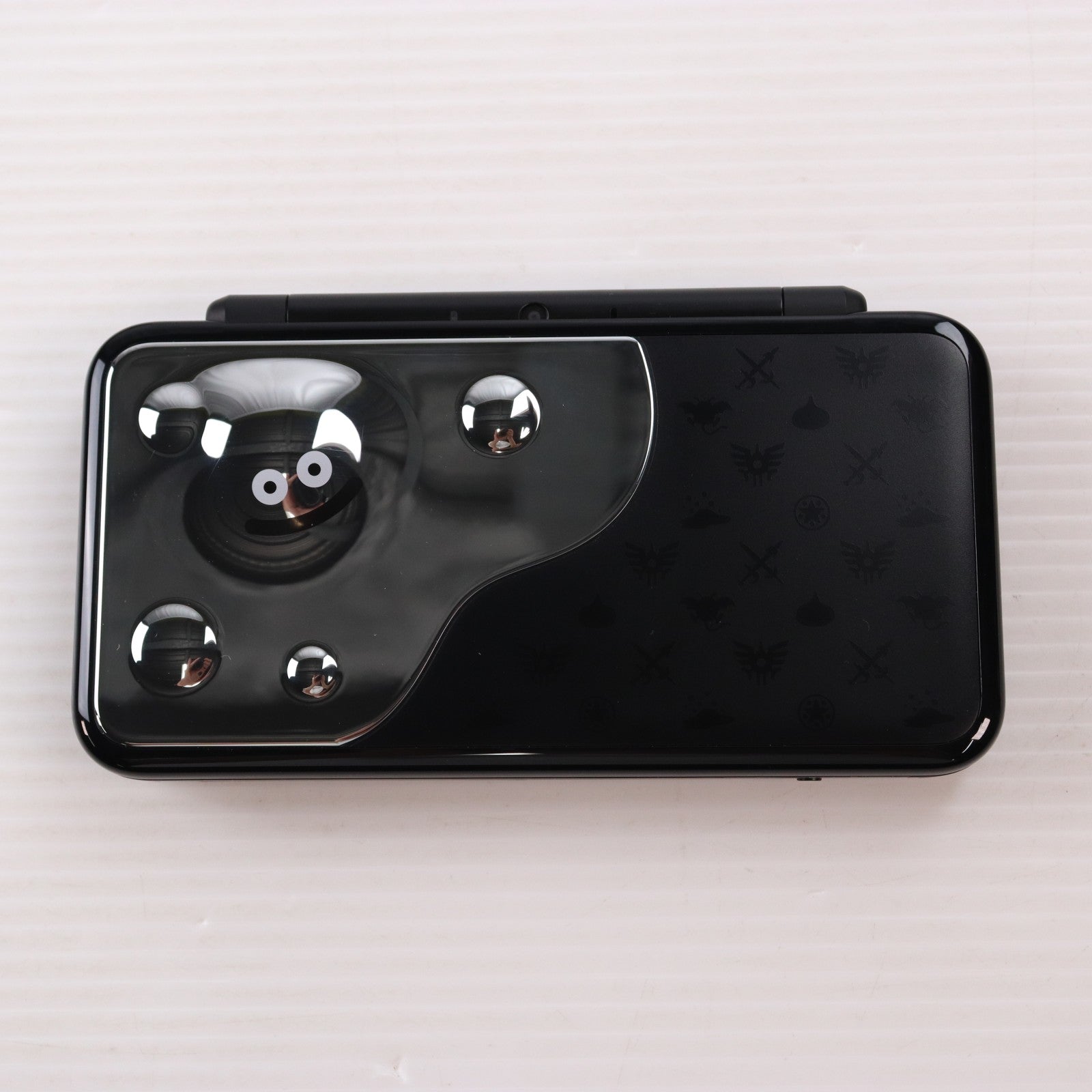 【中古即納】[3DS] (本体) Newニンテンドー2DS LL ドラゴンクエスト はぐれメタルエディション 任天堂(JAN-S-KBCA)(20170729)