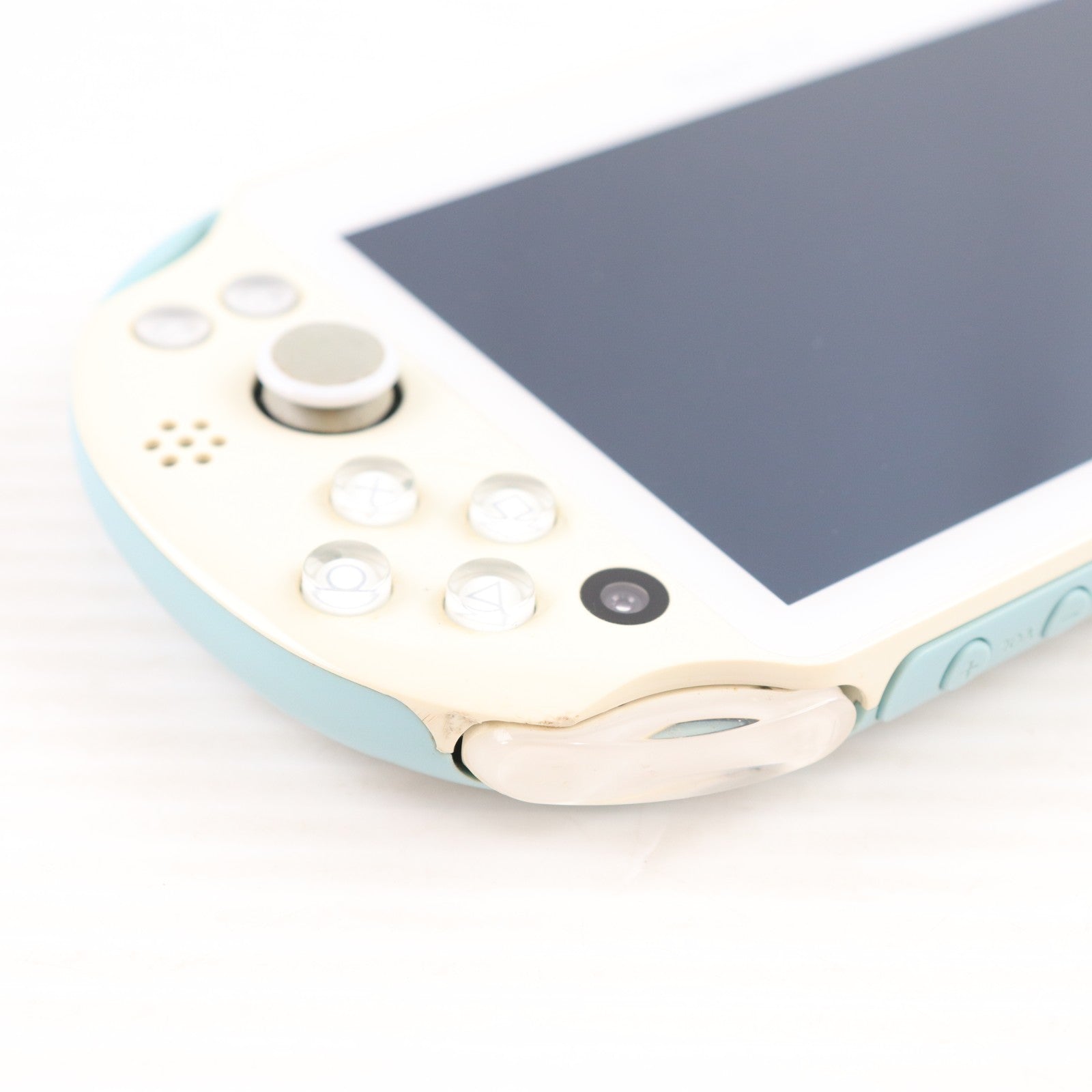 【中古即納】[PSVita] (本体) PlayStation Vita(プレイステーション ヴィータ) Wi-Fiモデル ライトブルー/ホワイト SCE(PCH-2000ZA14)(20131010)
