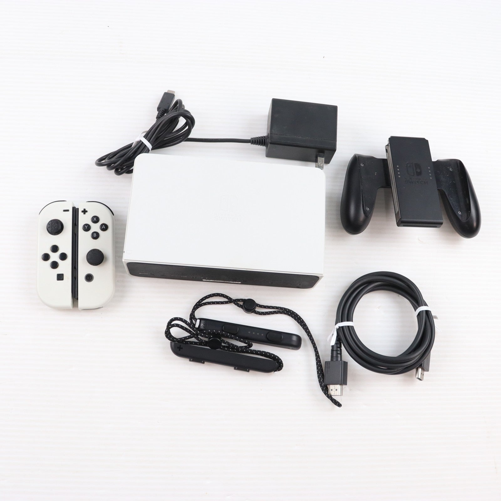 【中古即納】[Switch] (本体) Nintendo Switch(ニンテンドースイッチ) 有機ELモデル Joy-Con(L)/(R) ホワイト 任天堂(HEG-S-KAAAA)(20211008)