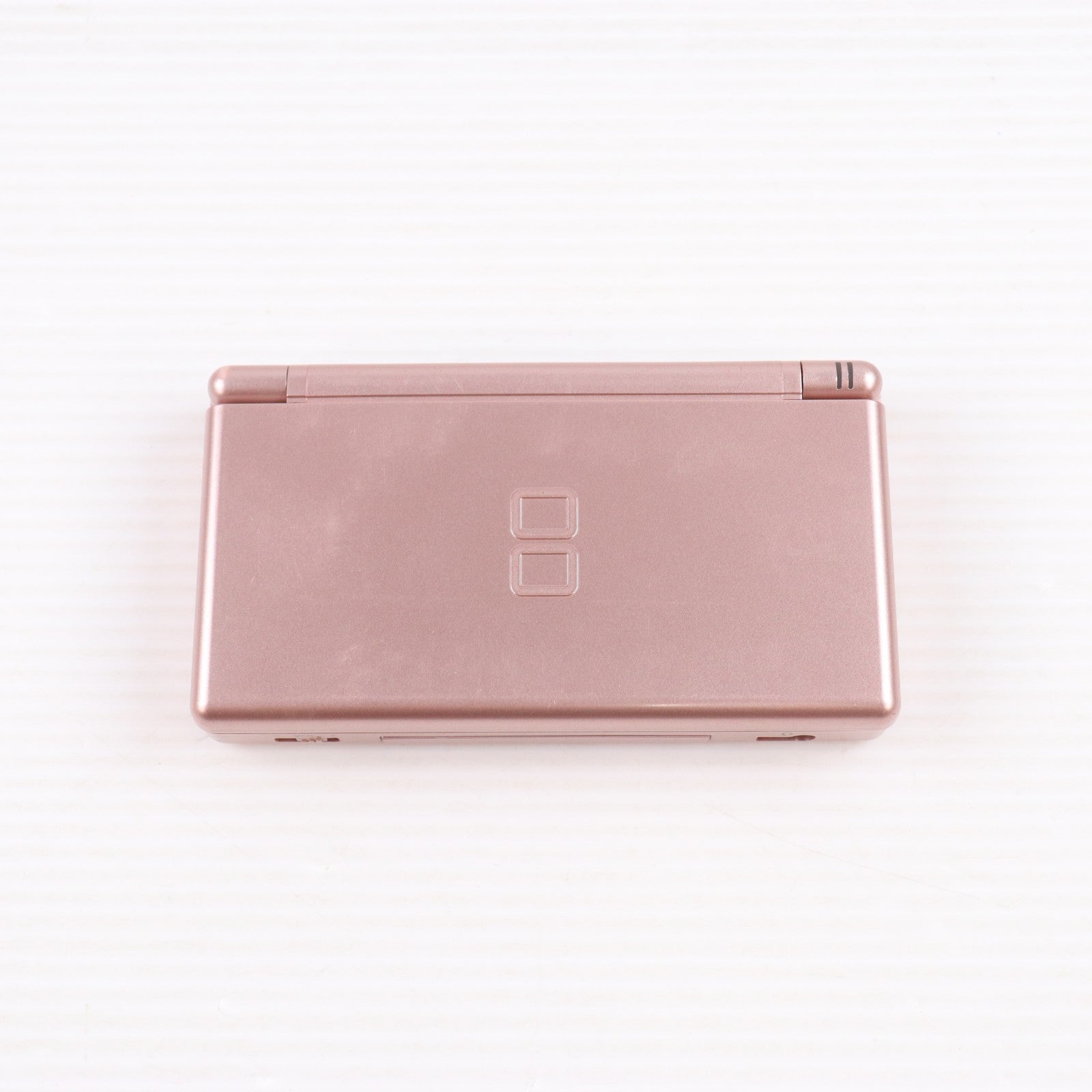 【中古即納】[NDS] (本体) ニンテンドーDS Lite(ライト) メタリックロゼ 任天堂(USG-S-ZPA)(20070623)