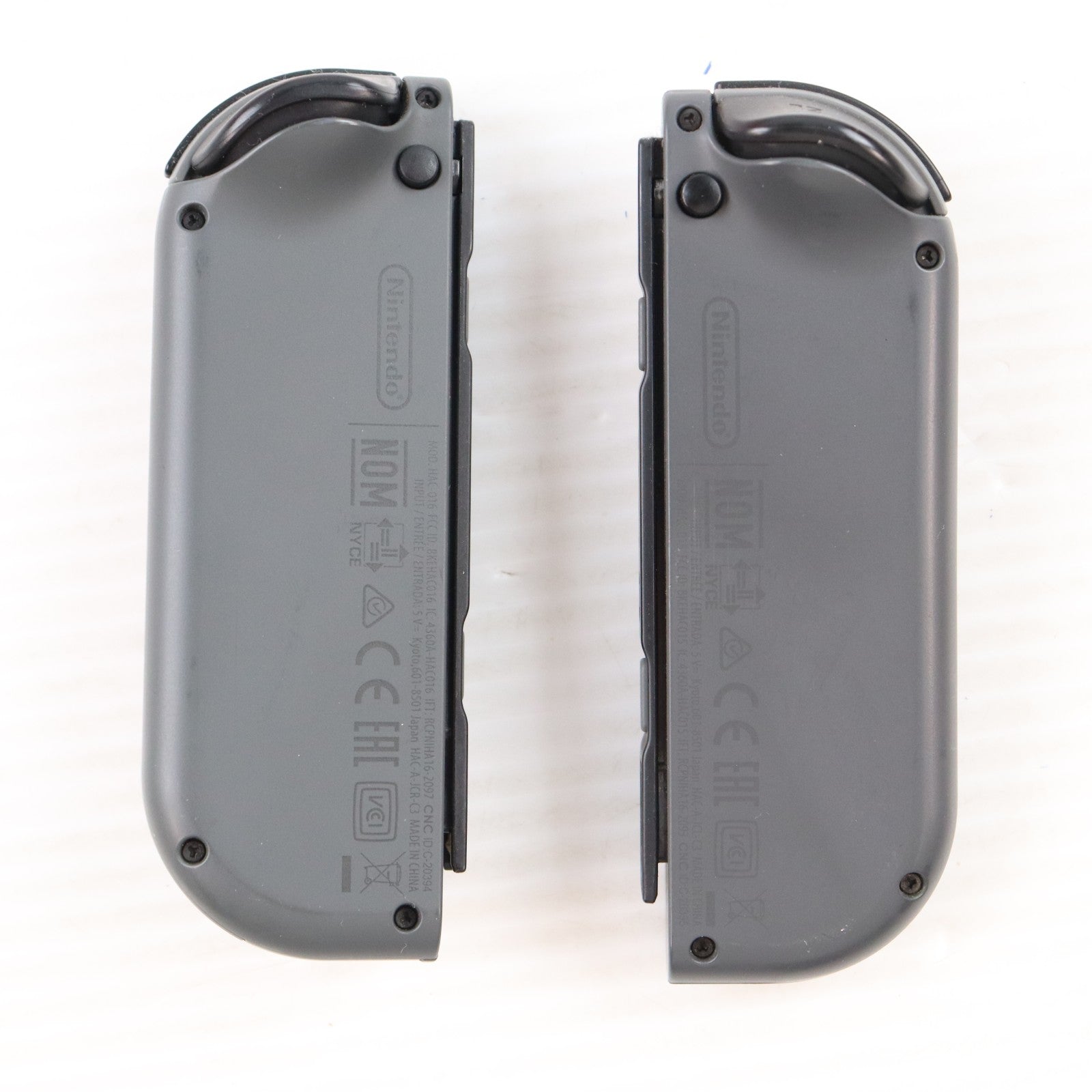 【中古即納】[Switch] (本体) Nintendo Switch(ニンテンドースイッチ) Joy-Con(L)/R グレー 任天堂(HAC-S-KAAAA)(20170303)