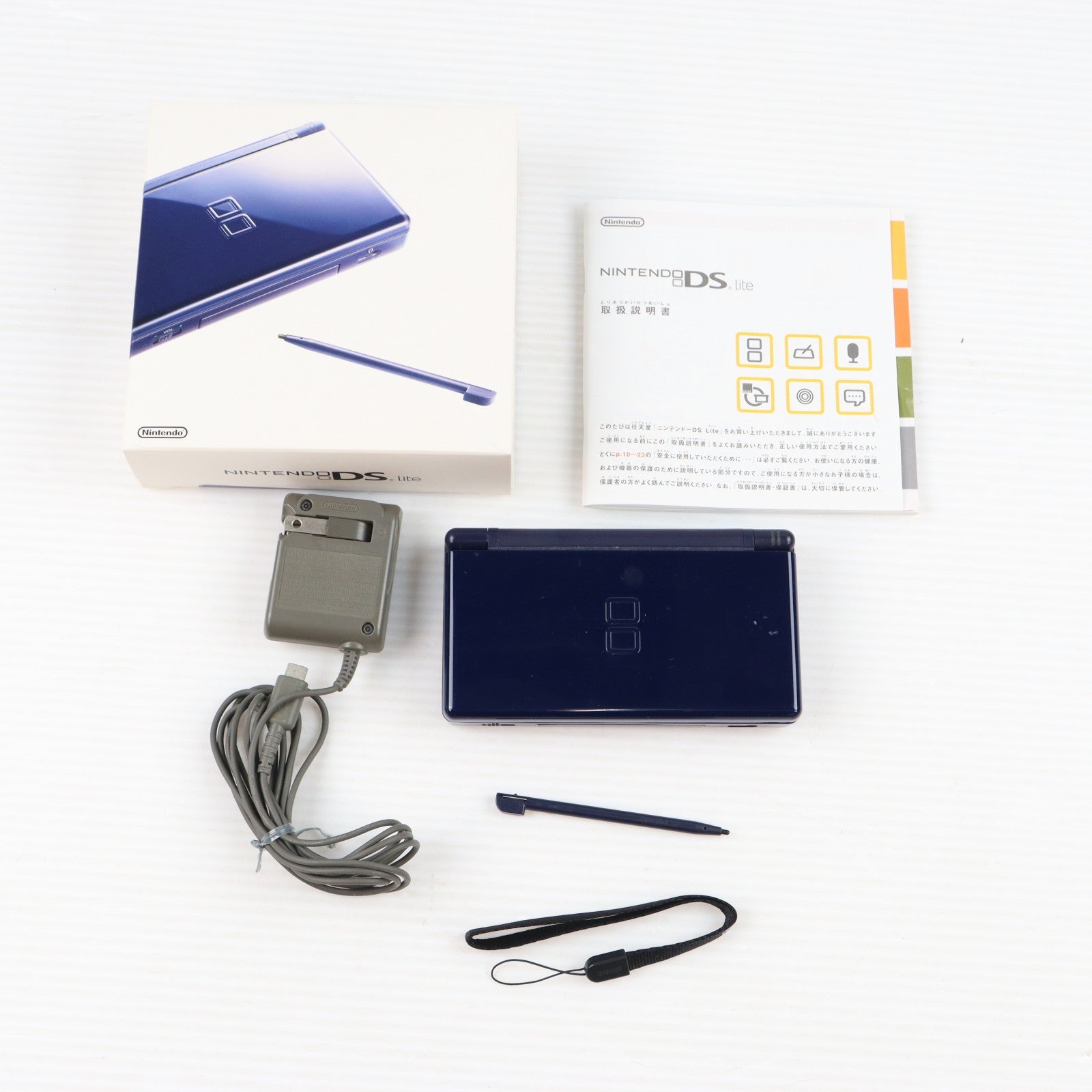 【中古即納】[NDS] (本体) ニンテンドーDS Lite(ライト) エナメルネイビー 任天堂(USG-S-NBA)(20060311)