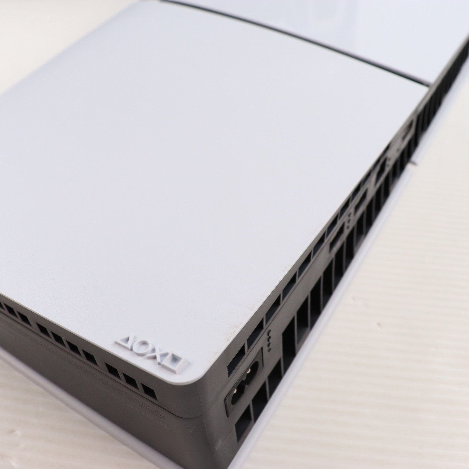 【中古即納】[PS5] (本体) PlayStation 5(プレイステーション5) slimモデル(スリムモデル) デジタル・エディション SIE(CFI-2000B01)(20231110)