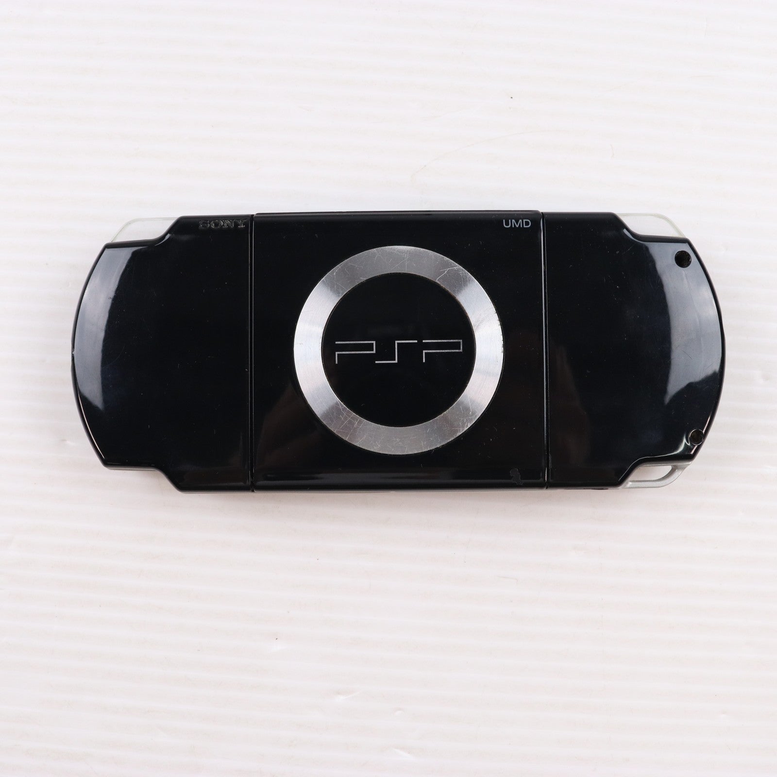 【中古即納】[PSP] (本体) PlayStation Portable(プレイステーション・ポータブル) ピアノ・ブラック SCE(PSP-2000PB)(20070920)