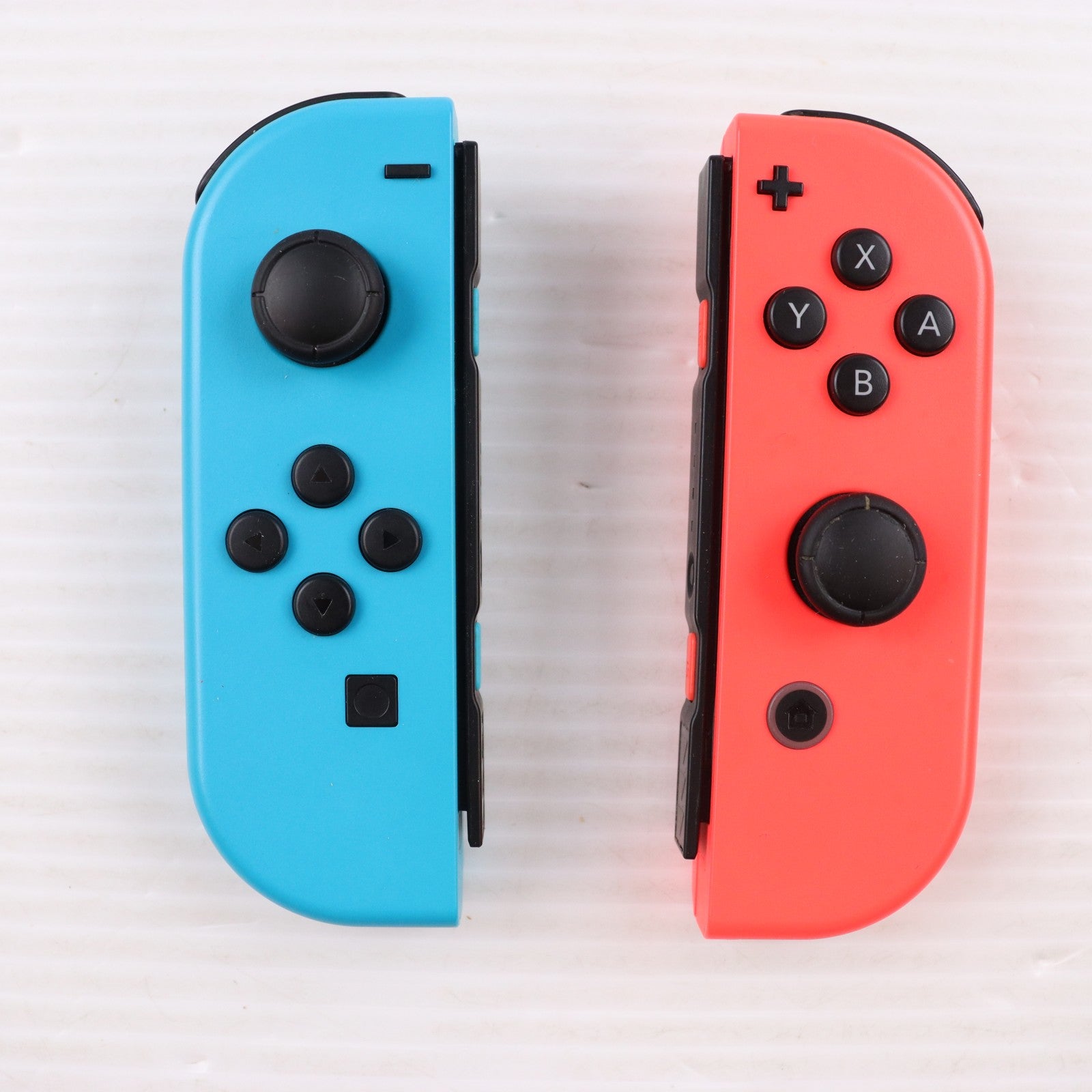 【中古即納】[Switch] (本体) Nintendo Switch(ニンテンドースイッチ) Joy-Con(L) ネオンブルー/R ネオンレッド 任天堂(HAC-S-KABAA)(20170303)