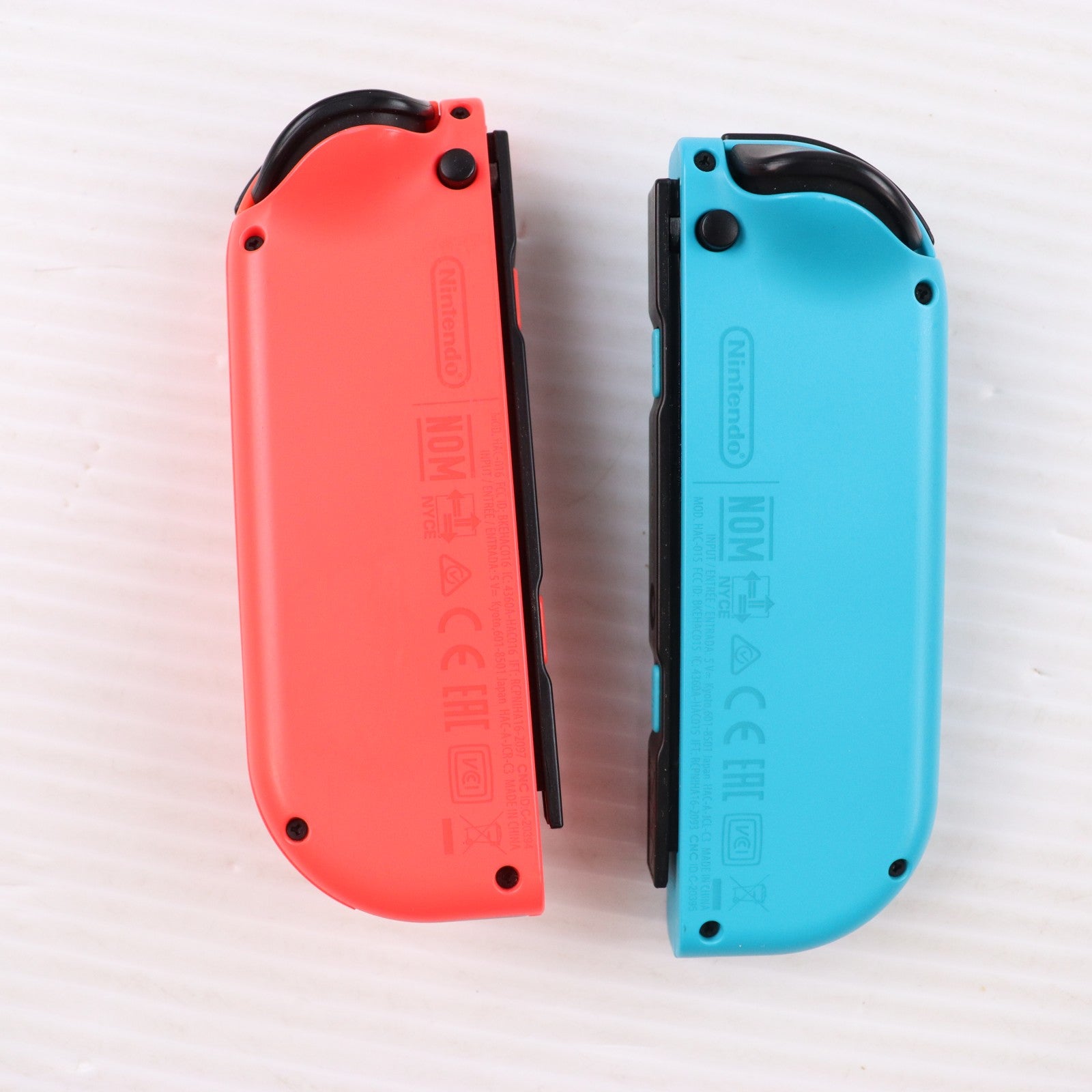 【中古即納】[Switch] (本体) Nintendo Switch(ニンテンドースイッチ) Joy-Con(L) ネオンブルー/R ネオンレッド 任天堂(HAC-S-KABAA)(20170303)