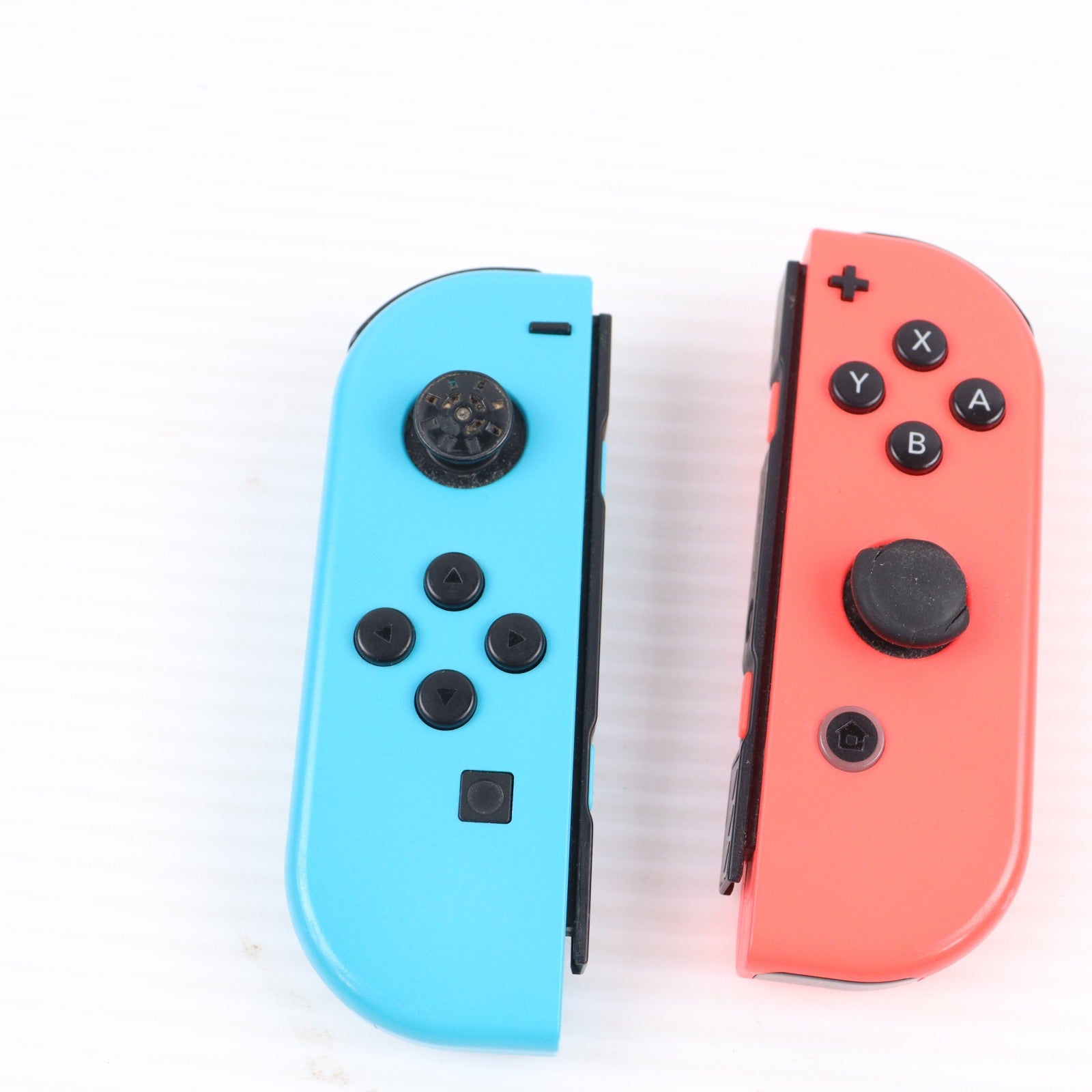 【中古即納】[Switch] (本体) Nintendo Switch(ニンテンドースイッチ) Joy-Con(L) ネオンブルー/(R) ネオンレッド 任天堂(HAD-S-KABAA)(20190830)