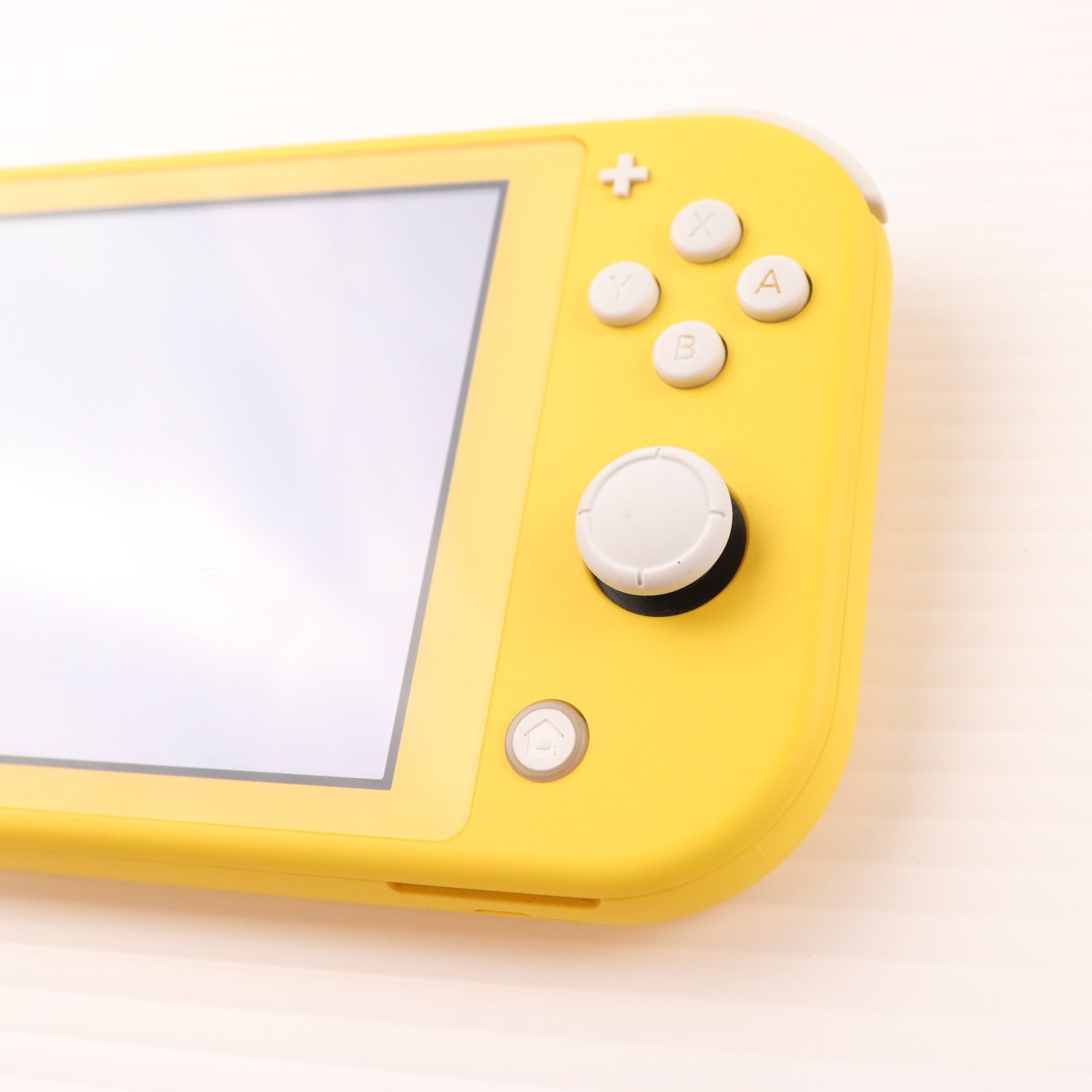 【中古即納】[Switch] (本体) Nintendo Switch Lite(ニンテンドースイッチライト) イエロー 任天堂(HDH-S-YAZAA)(20190920)