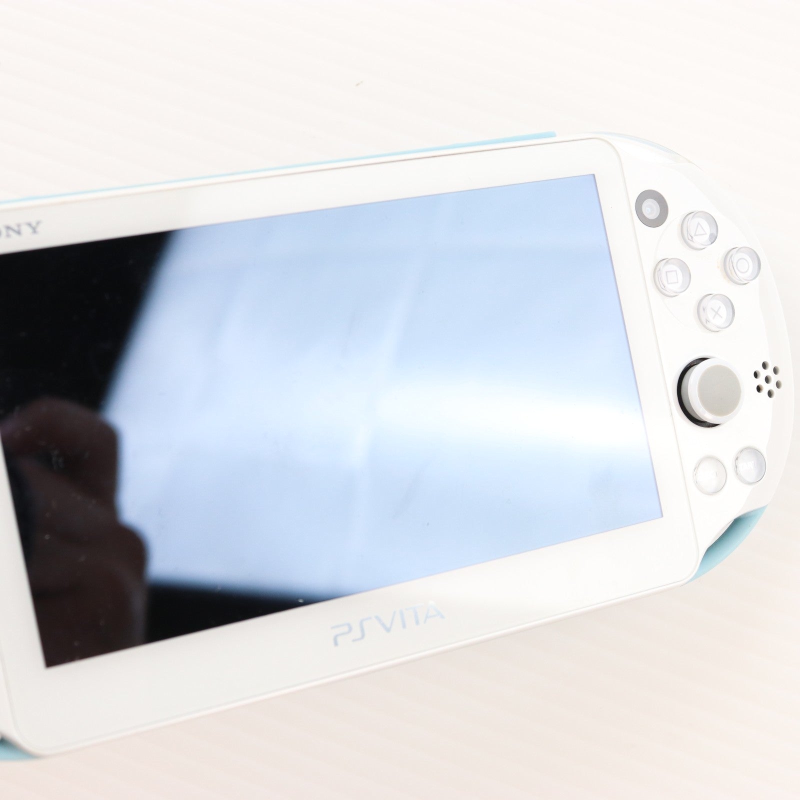 【中古即納】[PSVita] (本体) PlayStation Vita(プレイステーション ヴィータ) Wi-Fiモデル ライトブルー/ホワイト SCE(PCH-2000ZA14)(20131010)