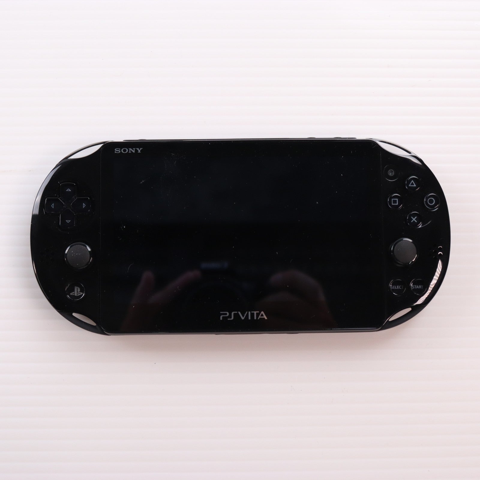 【中古即納】[PSVita] (本体) PlayStation Vita(プレイステーション ヴィータ) Wi-Fiモデル ブラック SCE(PCH-2000ZA11)(20131010)