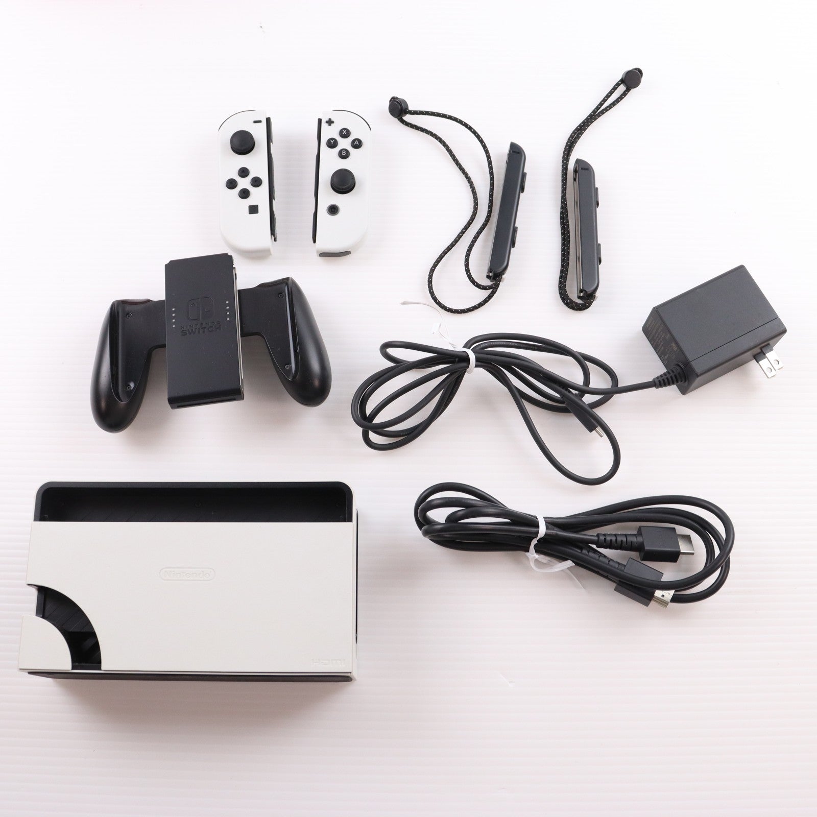 【中古即納】[Switch] (本体) Nintendo Switch(ニンテンドースイッチ) 有機ELモデル Joy-Con(L)/(R) ホワイト 任天堂(HEG-S-KAAAA)(20211008)