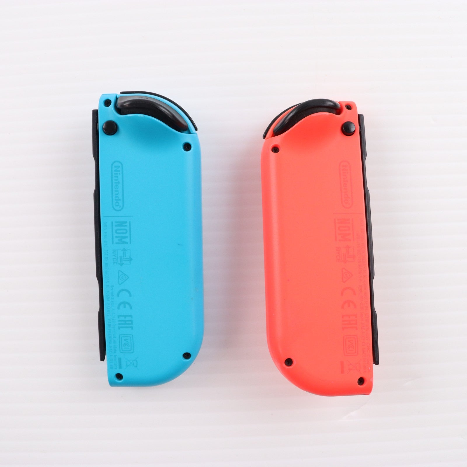 【中古即納】[Switch] (本体) Nintendo Switch(ニンテンドースイッチ) Joy-Con(L) ネオンブルー/R ネオンレッド 任天堂(HAC-S-KABAA)(20170303)