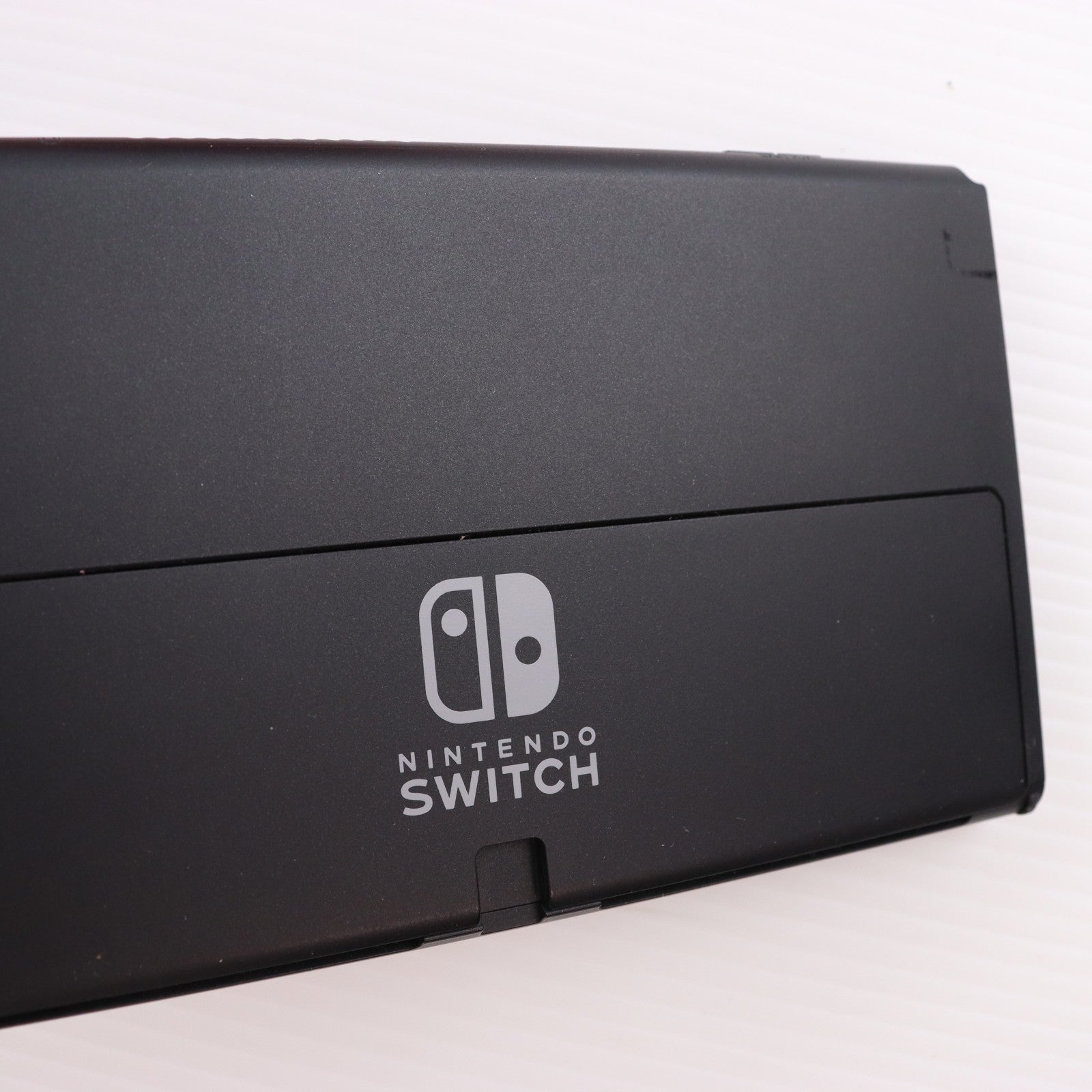 【中古即納】[Switch] (本体) Nintendo Switch(ニンテンドースイッチ) 有機ELモデル Joy-Con(L)/(R) ホワイト 任天堂(HEG-S-KAAAA)(20211008)