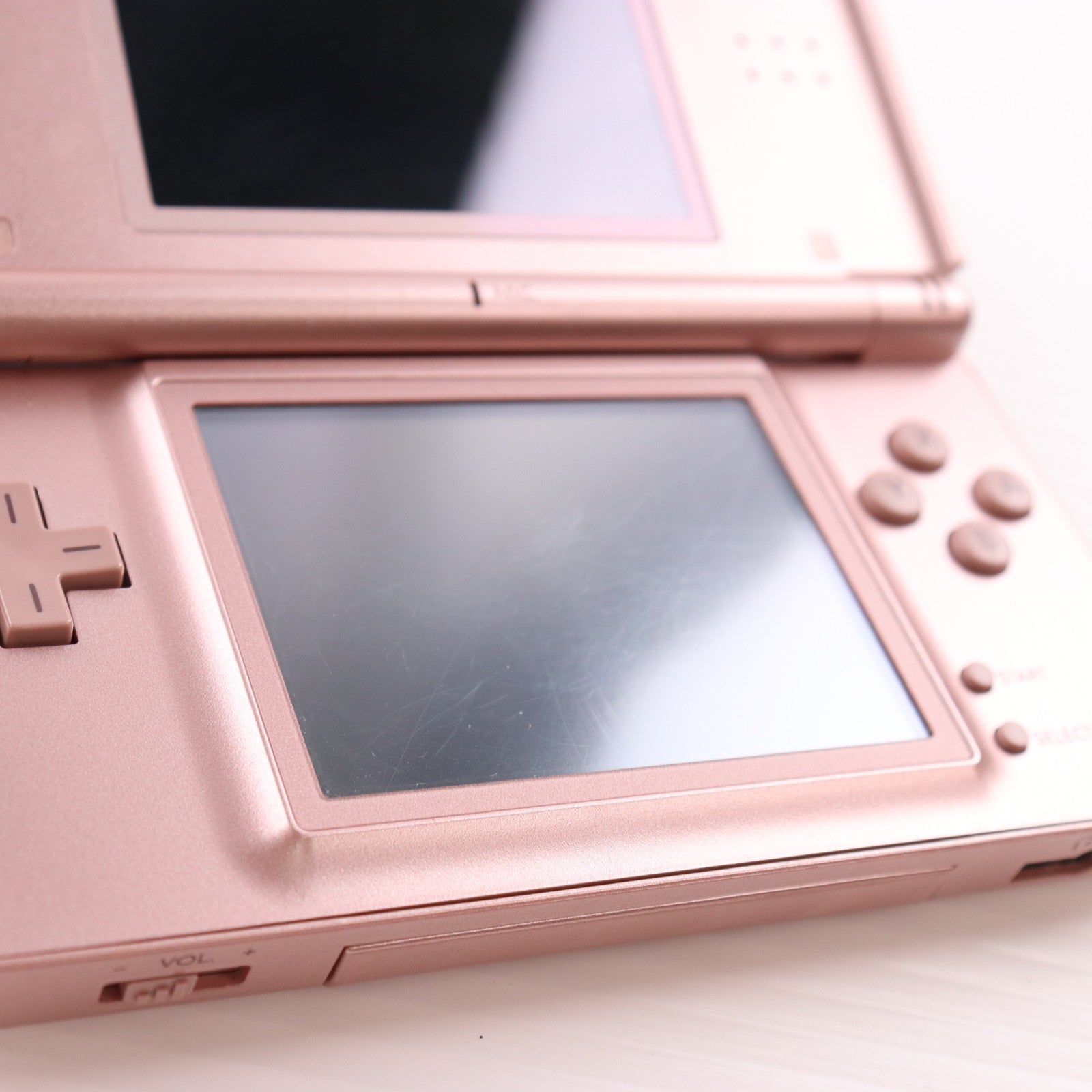 【中古即納】[NDS] (本体) ニンテンドーDS Lite(ライト) メタリックロゼ 任天堂(USG-S-ZPA)(20070623)