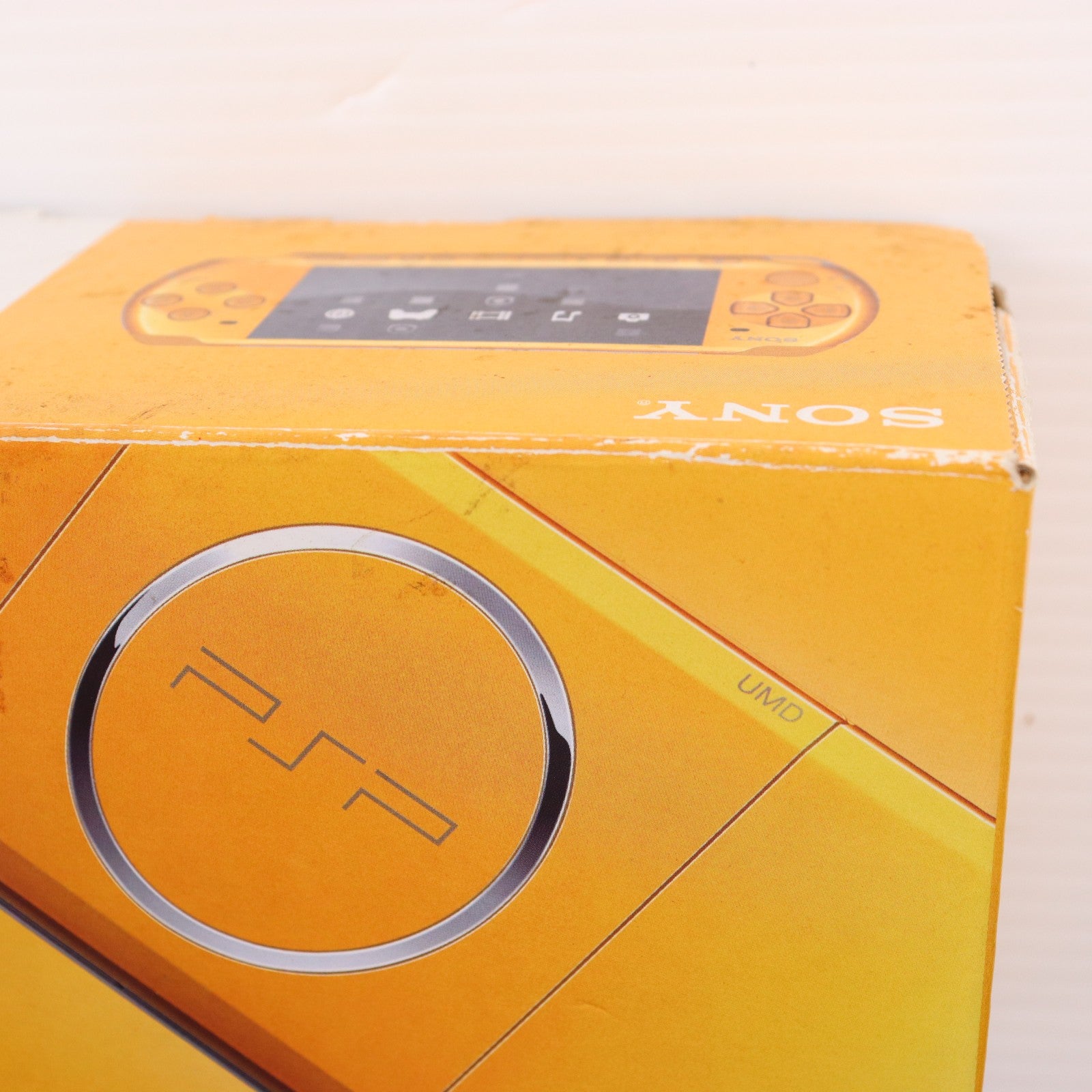 【中古即納】[PSP] (本体) PlayStation Portable(プレイステーション・ポータブル) ブライト・イエロー SCE(PSP-3000BY)(20090319)