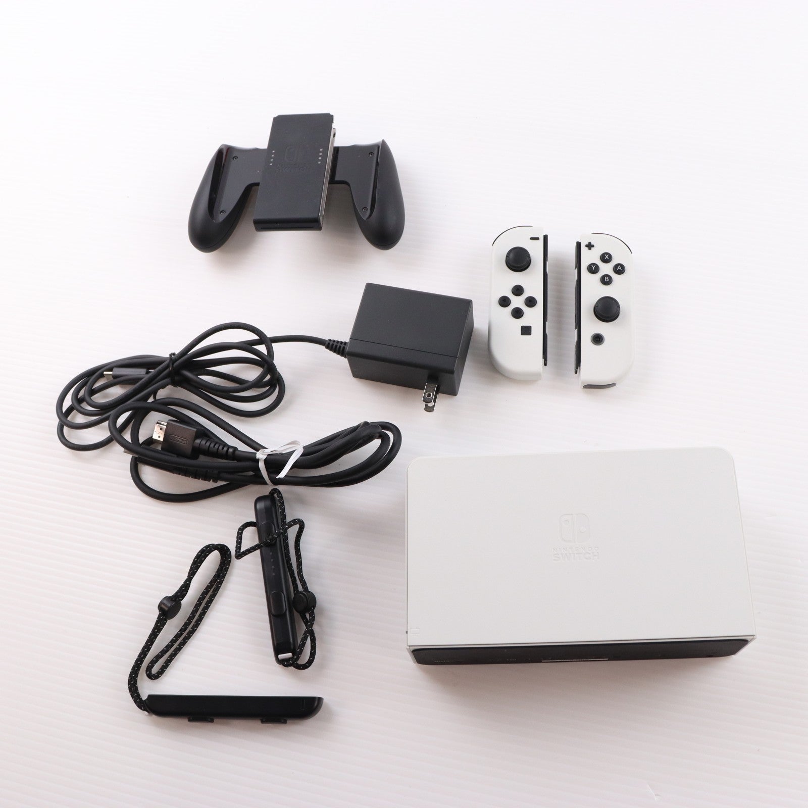【中古即納】[Switch] (本体) Nintendo Switch(ニンテンドースイッチ) 有機ELモデル Joy-Con(L)/(R) ホワイト 任天堂(HEG-S-KAAAA)(20211008)