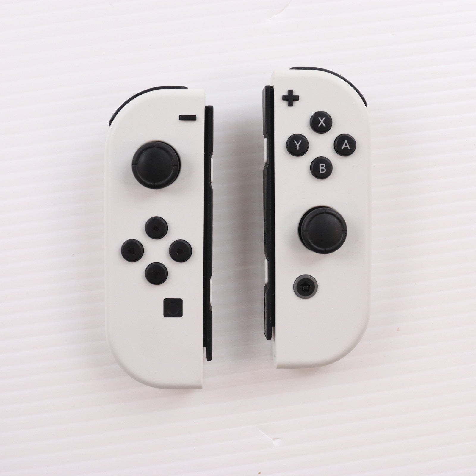 【中古即納】[Switch] (本体) Nintendo Switch(ニンテンドースイッチ) 有機ELモデル Joy-Con(L)/(R) ホワイト 任天堂(HEG-S-KAAAA)(20211008)