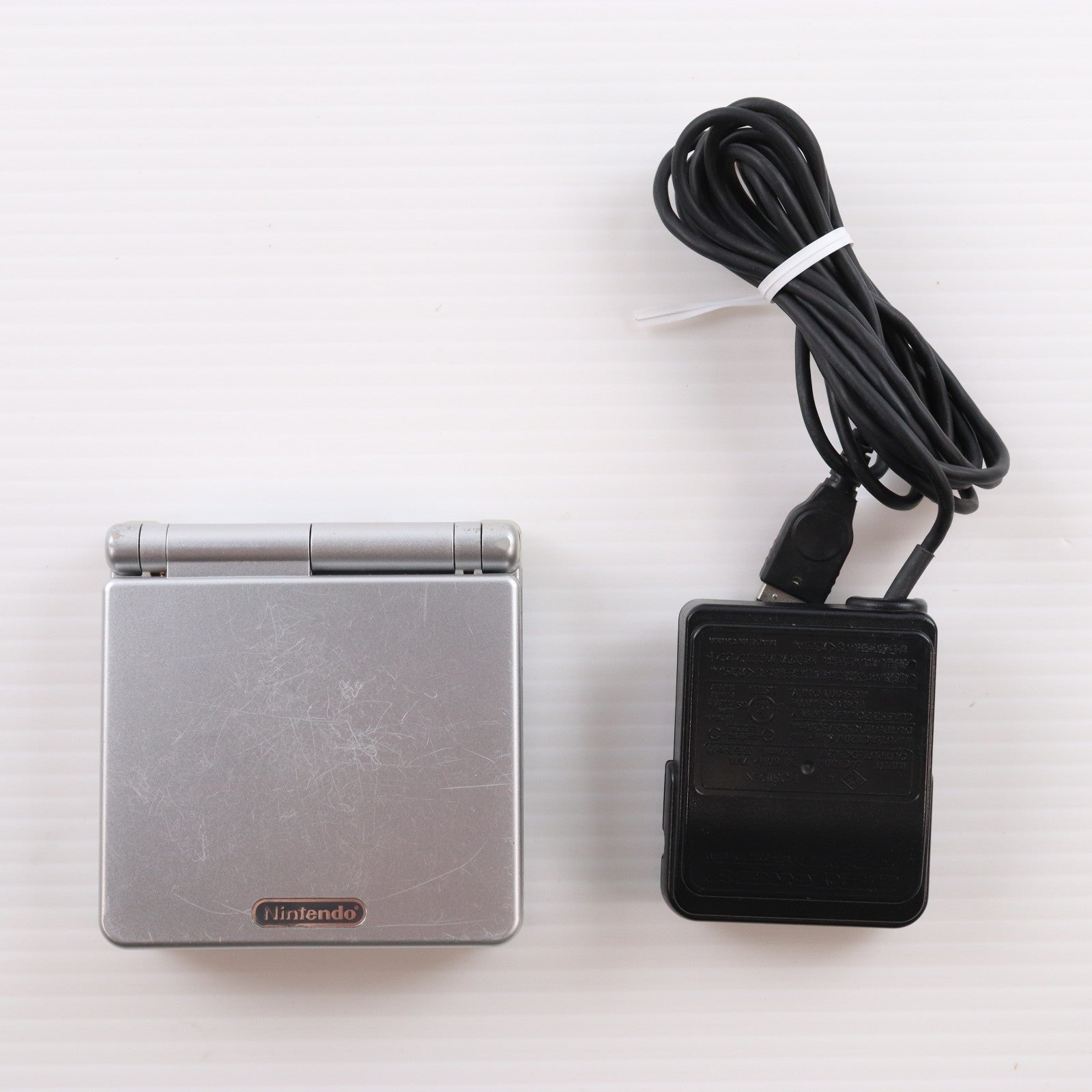 【中古即納】[GBA] (本体) GAMEBOY ADVANCE SP(ゲームボーイアドバンスSP) プラチナシルバー 任天堂(AGS-S-ZVA)(20030214)