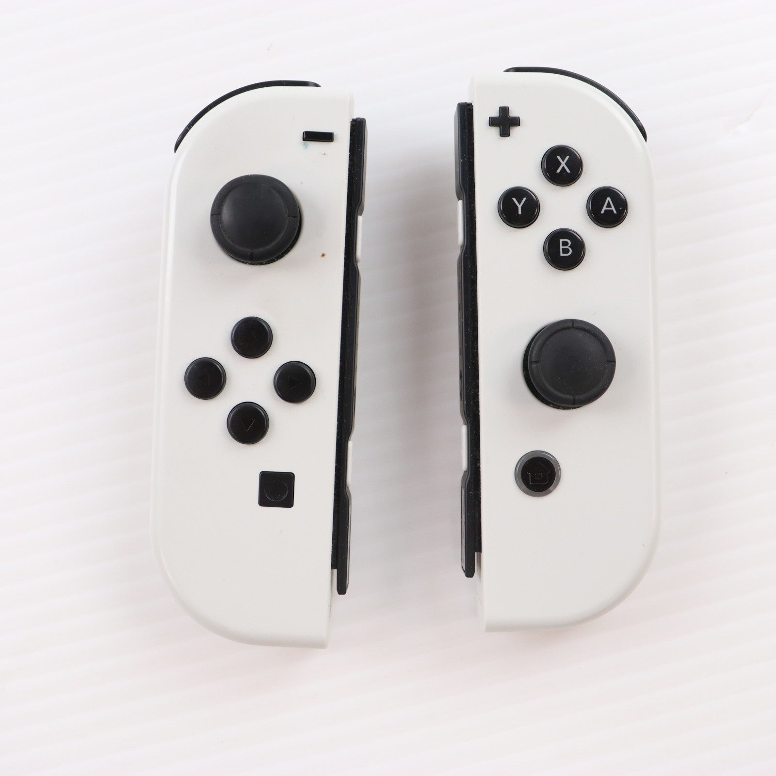【中古即納】[Switch] (本体) Nintendo Switch(ニンテンドースイッチ) 有機ELモデル Joy-Con(L)/(R) ホワイト 任天堂(HEG-S-KAAAA)(20211008)