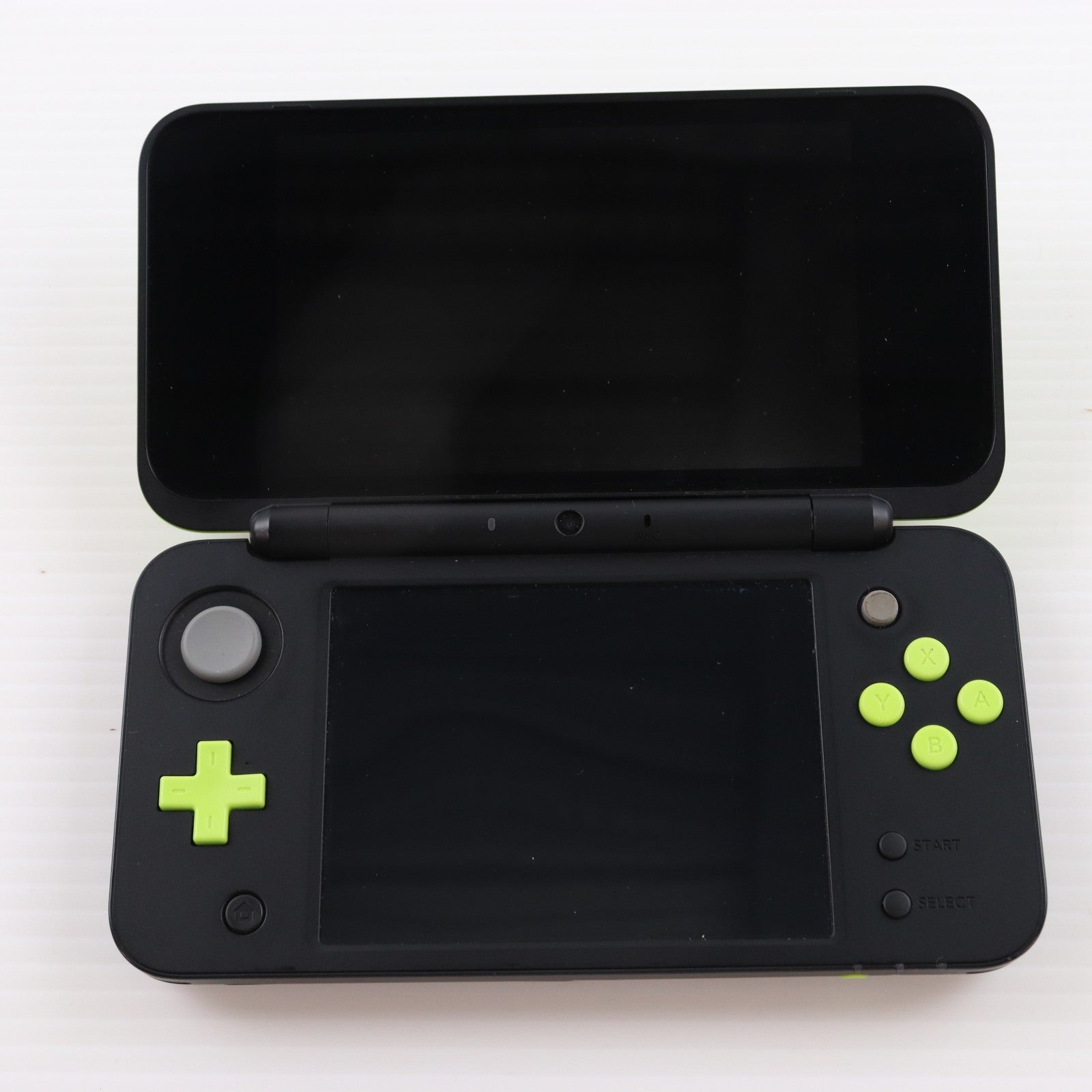 【中古即納】[3DS] (本体) Newニンテンドー2DS LL ブラック×ライム 任天堂(JAN-S-MAAA)(20171005)