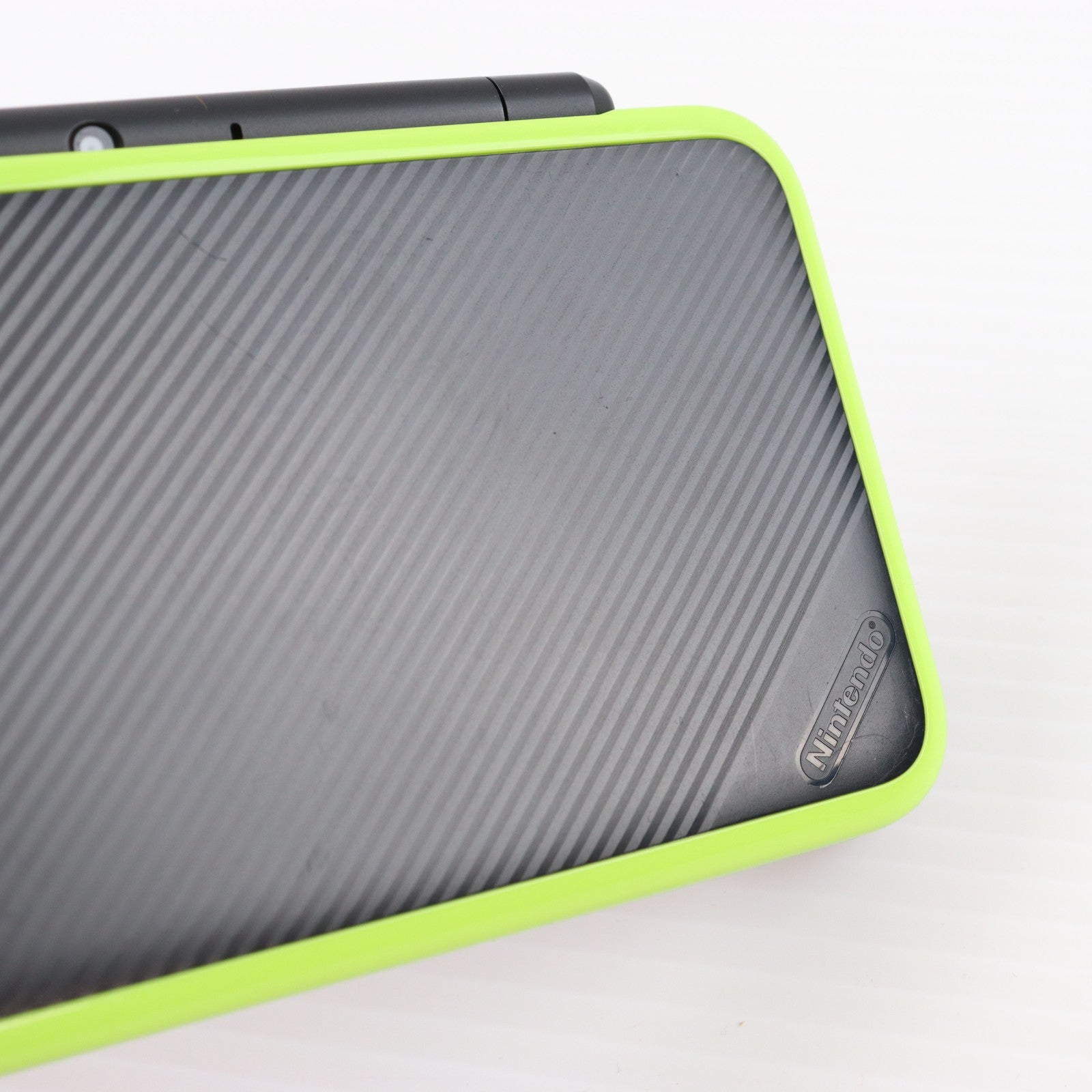 【中古即納】[3DS] (本体) Newニンテンドー2DS LL ブラック×ライム 任天堂(JAN-S-MAAA)(20171005)
