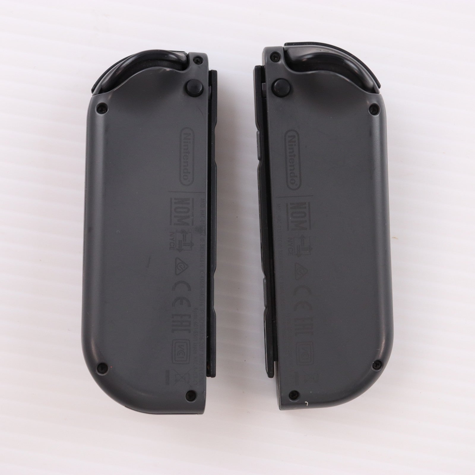 【中古即納】[Switch] (本体) Nintendo Switch(ニンテンドースイッチ) Joy-Con(L)/R グレー 任天堂(HAC-S-KAAAA)(20170303)