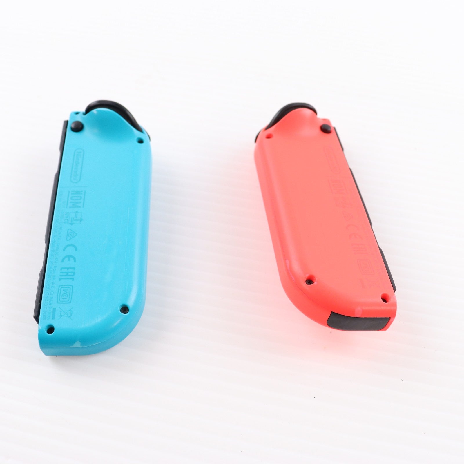 【中古即納】[Switch] (本体) Nintendo Switch(ニンテンドースイッチ) Joy-Con(L) ネオンブルー/(R) ネオンレッド 任天堂(HAD-S-KABAA)(20190830)