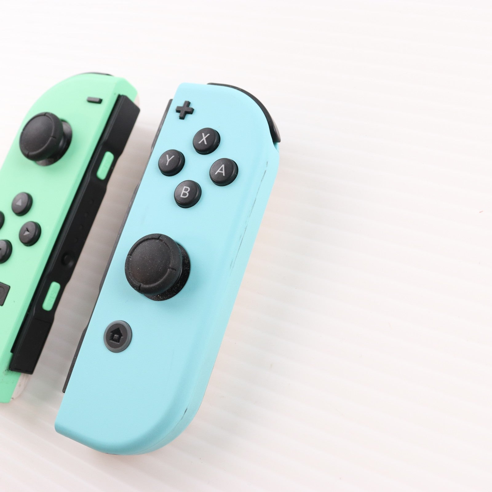 【中古即納】[Switch] (本体)(ソフト無し) Nintendo Switch(ニンテンドースイッチ) あつまれ どうぶつの森セット 任天堂(HAD-S-KEAGC)(20200320)