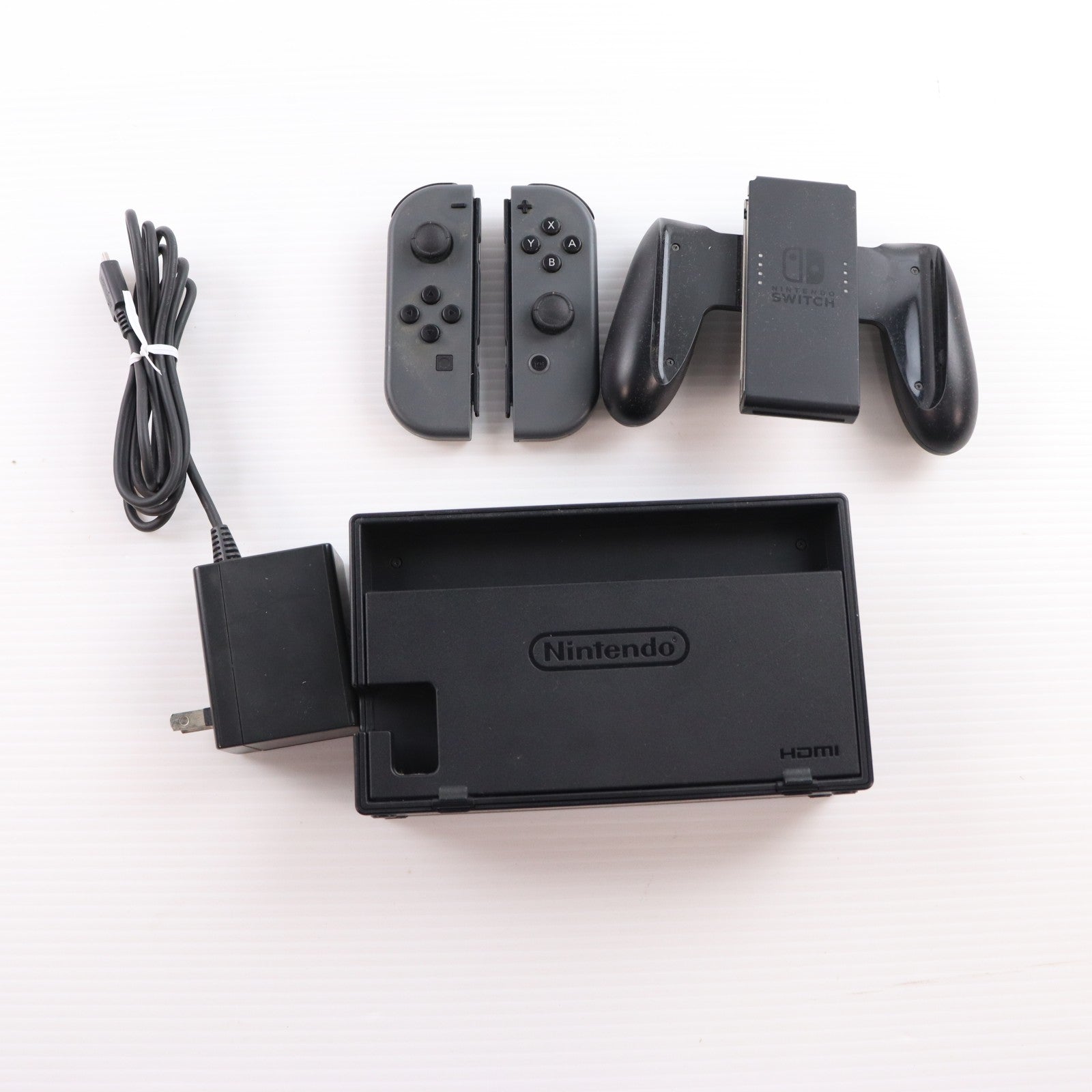 【中古即納】[Switch] (本体) マイニンテンドーストア限定 Nintendo Switchカスタマイズ Joy-Con(L)/R グレー Joy-Conストラップ ブラック 任天堂(HAC-S-KAAAA)(20170303)