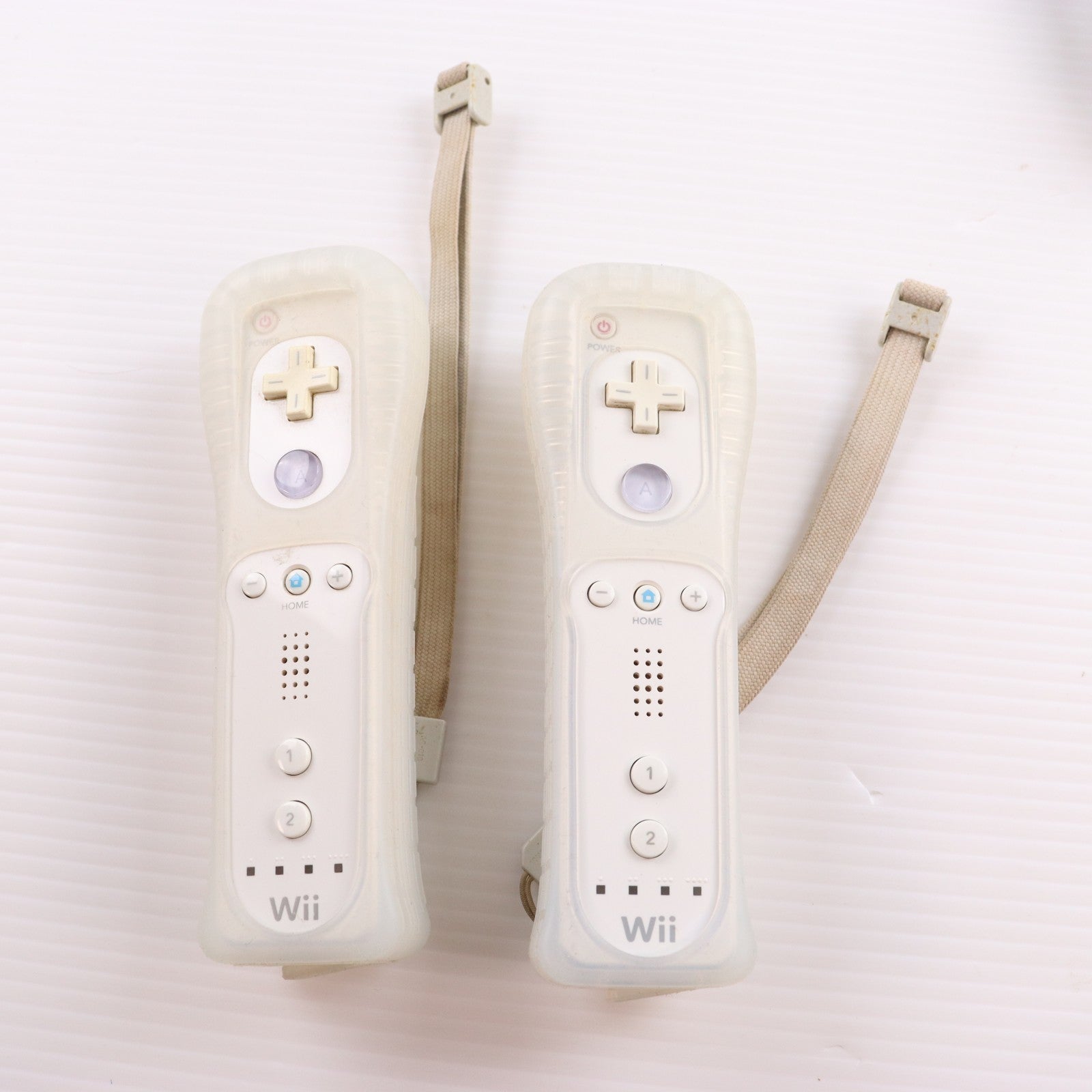 【中古即納】[WiiU] (本体) Wii U すぐに遊べるファミリープレミアムセット+Wii Fit U(シロ) 任天堂(WUP-S-WAFT)(20131205)