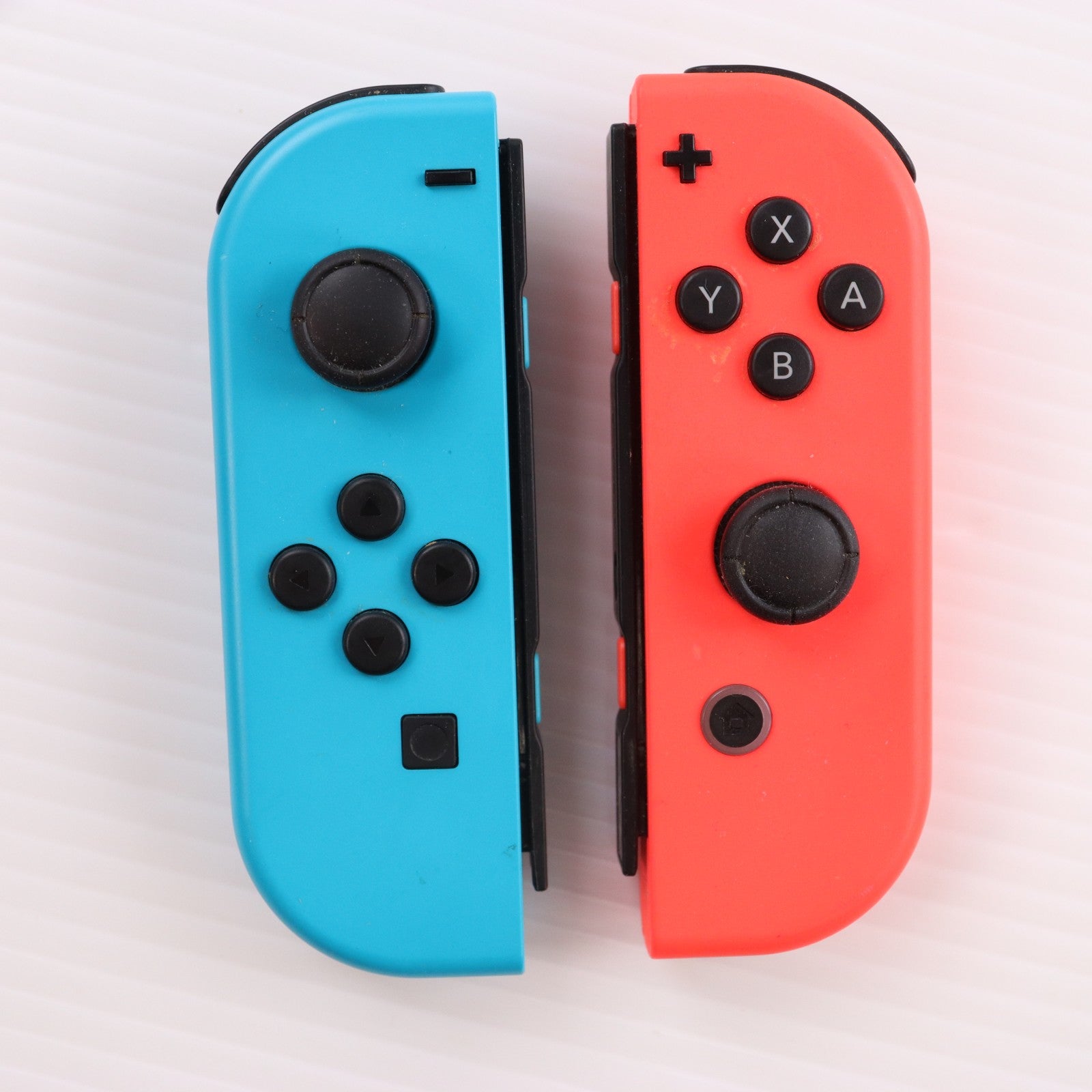 【中古即納】[Switch] (本体) Nintendo Switch(ニンテンドースイッチ) Joy-Con(L) ネオンブルー/R ネオンレッド 任天堂(HAC-S-KABAA)(20170303)