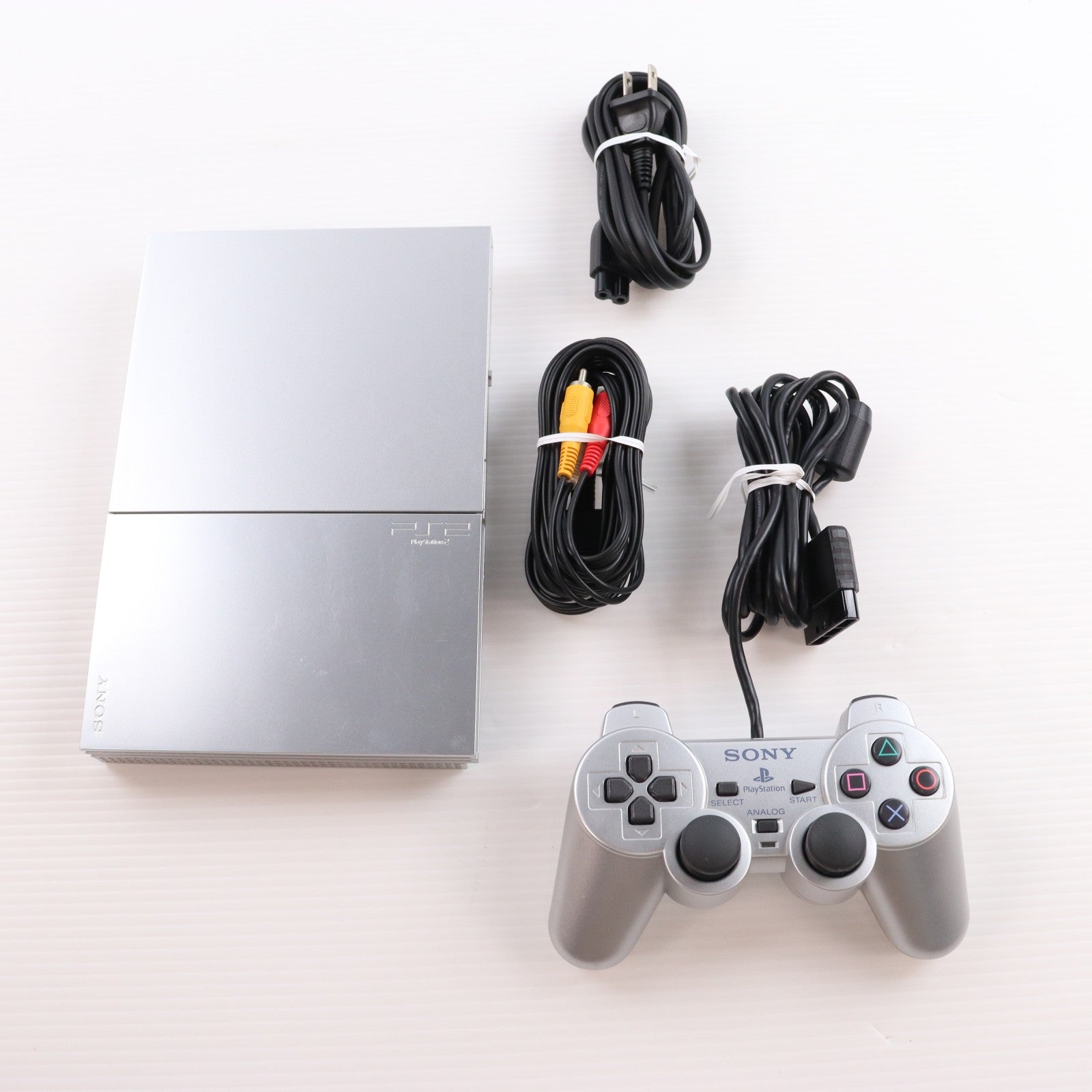 【中古即納】[PS2] (本体) PlayStation 2(プレイステーション2) サテン・シルバー SCE(SCPH-90000SS)(20071122)