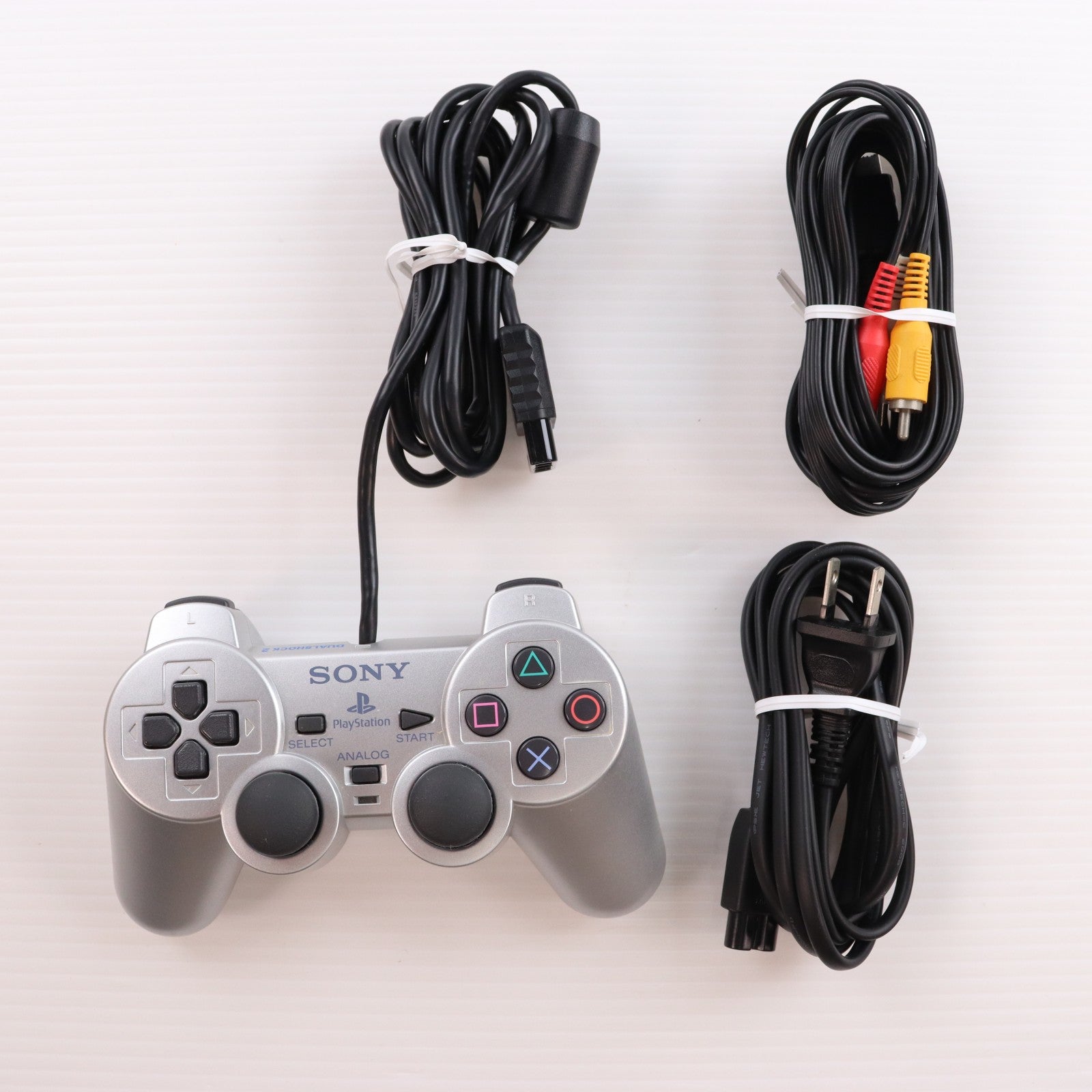 【中古即納】[PS2] (本体) PlayStation 2(プレイステーション2) サテン・シルバー SCE(SCPH-90000SS)(20071122)
