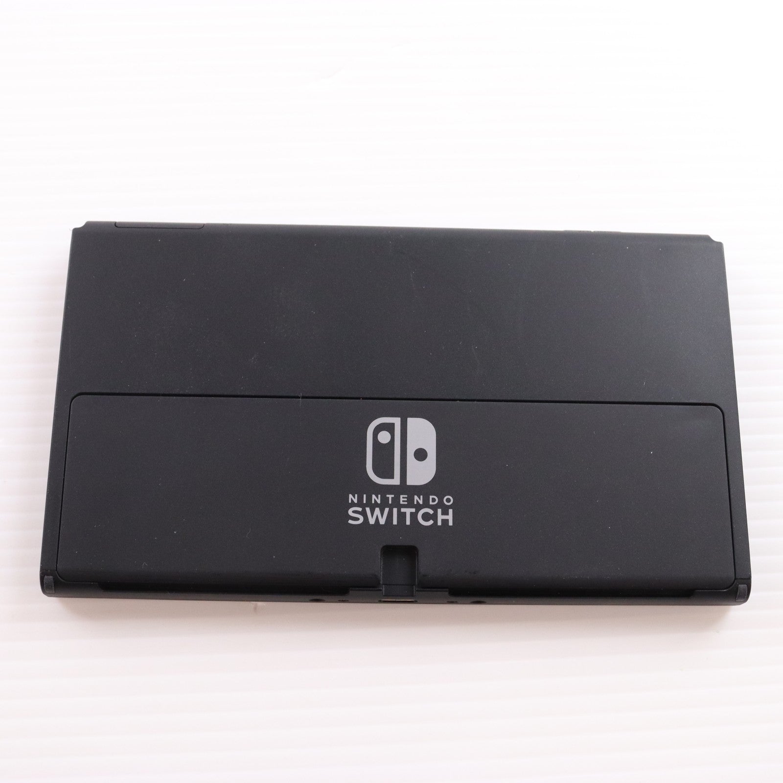 【中古即納】[Switch] (本体) Nintendo Switch(ニンテンドースイッチ) 有機ELモデル Joy-Con(L)/(R) ホワイト 任天堂(HEG-S-KAAAA)(20211008)
