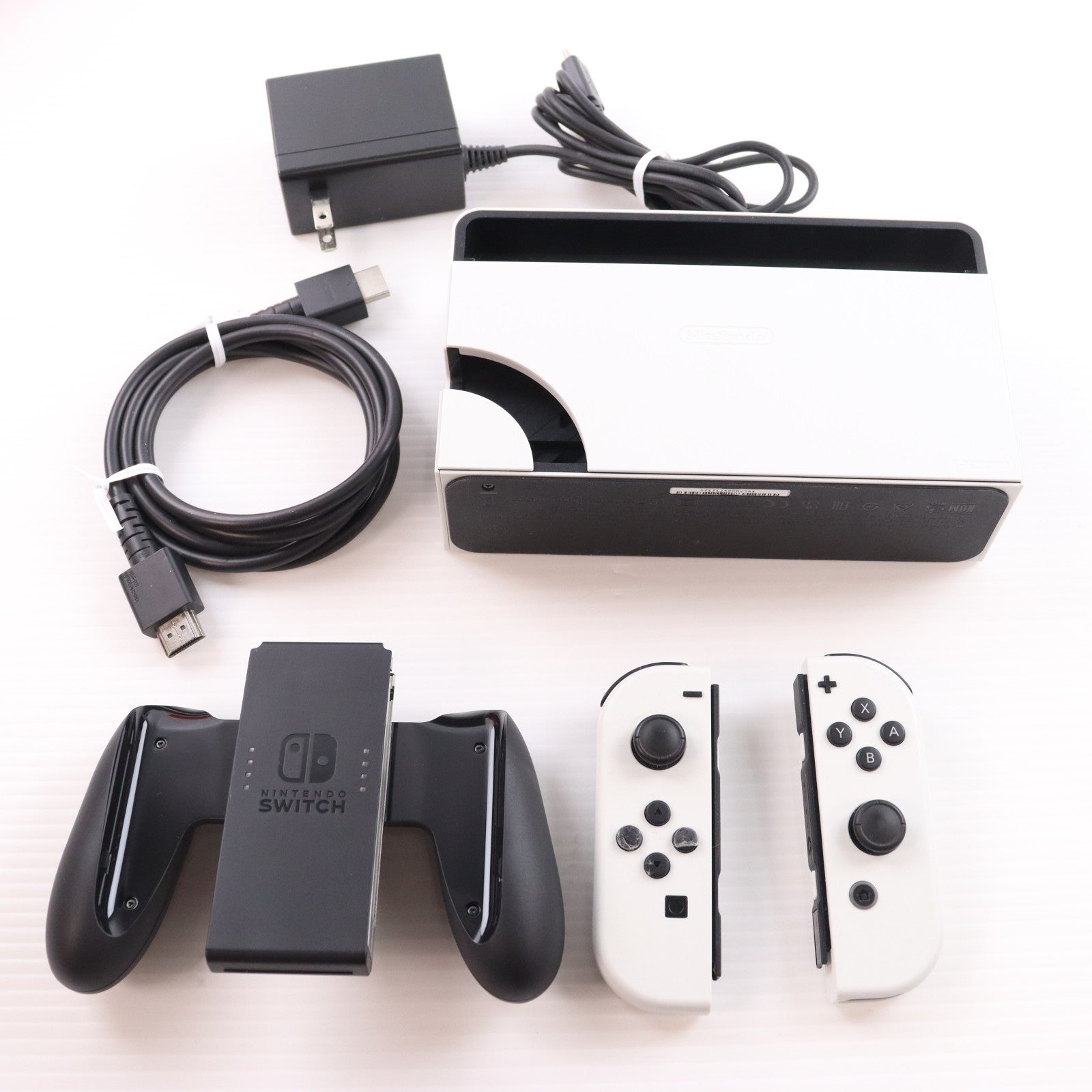 【中古即納】[Switch] (本体) Nintendo Switch(ニンテンドースイッチ) 有機ELモデル Joy-Con(L)/(R) ホワイト 任天堂(HEG-S-KAAAA)(20211008)