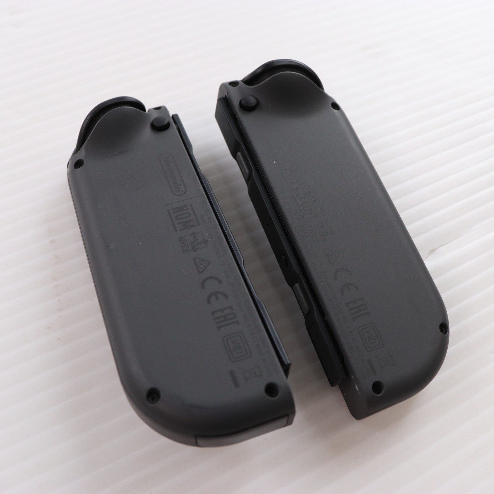 【中古即納】[Switch] (本体) Nintendo Switch(ニンテンドースイッチ) Joy-Con(L)/R グレー 任天堂(HAD-S-KAAAA)(20190830)