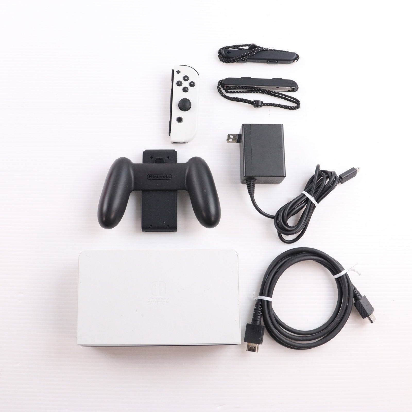 【中古即納】[Switch] (本体) Nintendo Switch(ニンテンドースイッチ) 有機ELモデル Joy-Con(L)/(R) ホワイト 任天堂(HEG-S-KAAAA)(20211008)