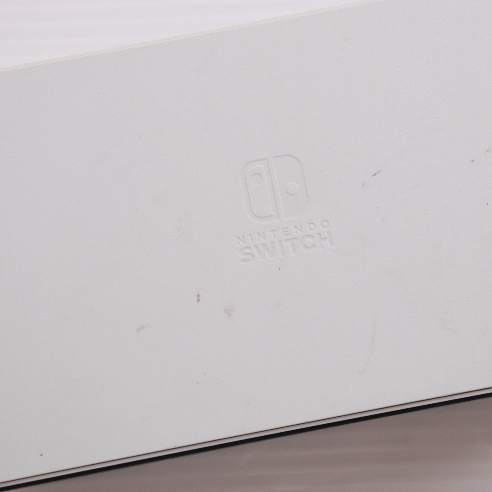 【中古即納】[Switch] (本体) Nintendo Switch(ニンテンドースイッチ) 有機ELモデル Joy-Con(L)/(R) ホワイト 任天堂(HEG-S-KAAAA)(20211008)