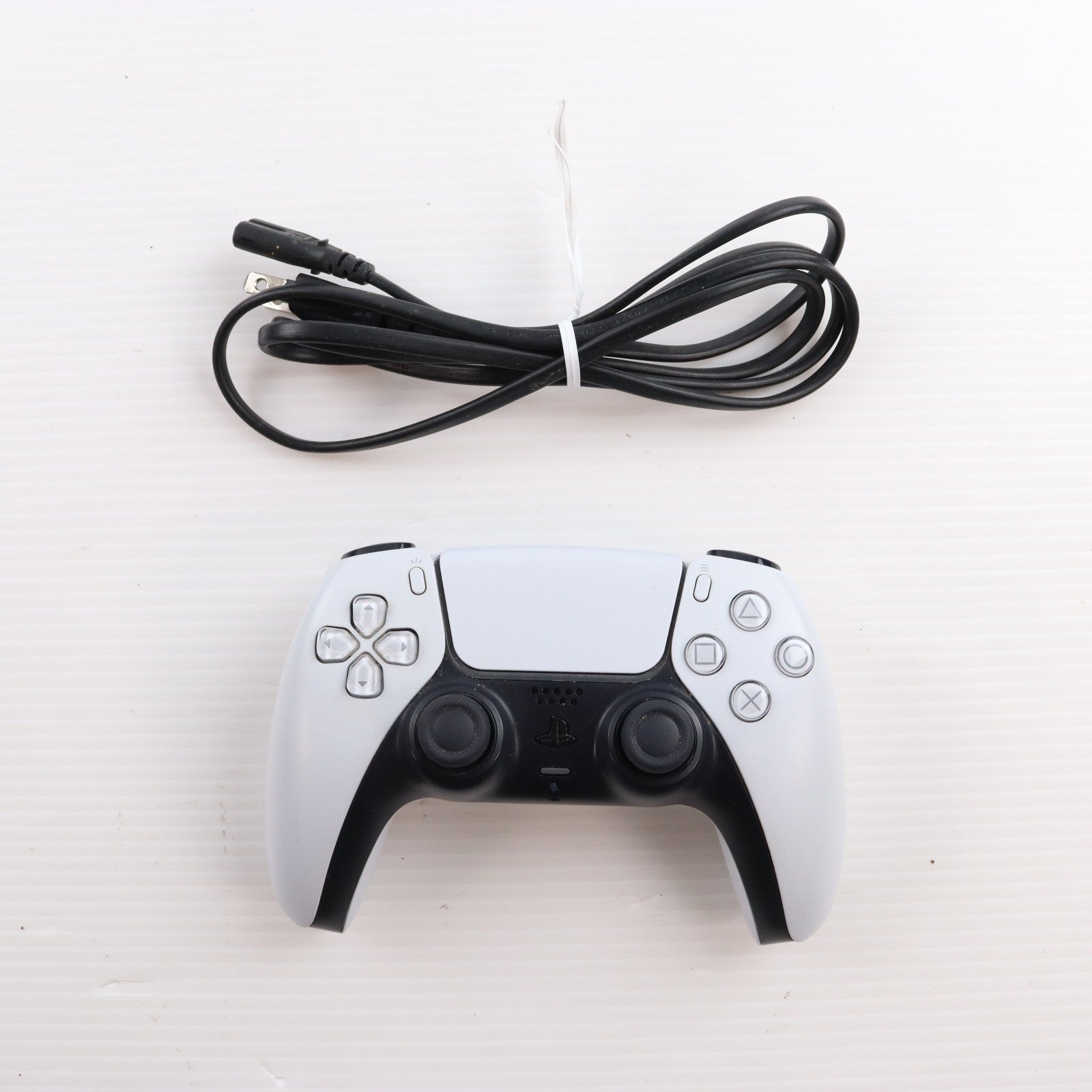 【中古即納】[PS5] (本体) PlayStation 5(プレイステーション5) slimモデル(スリムモデル) SIE(CFI-2000A01)(20231110)