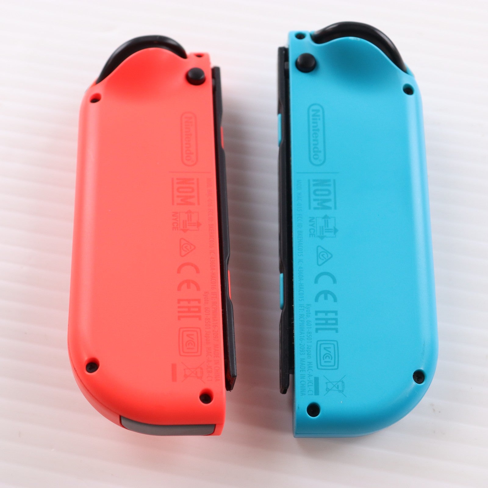 【中古即納】[Switch] (本体) Nintendo Switch(ニンテンドースイッチ) Joy-Con(L) ネオンブルー/R ネオンレッド 任天堂(HAC-S-KABAA)(20170303)