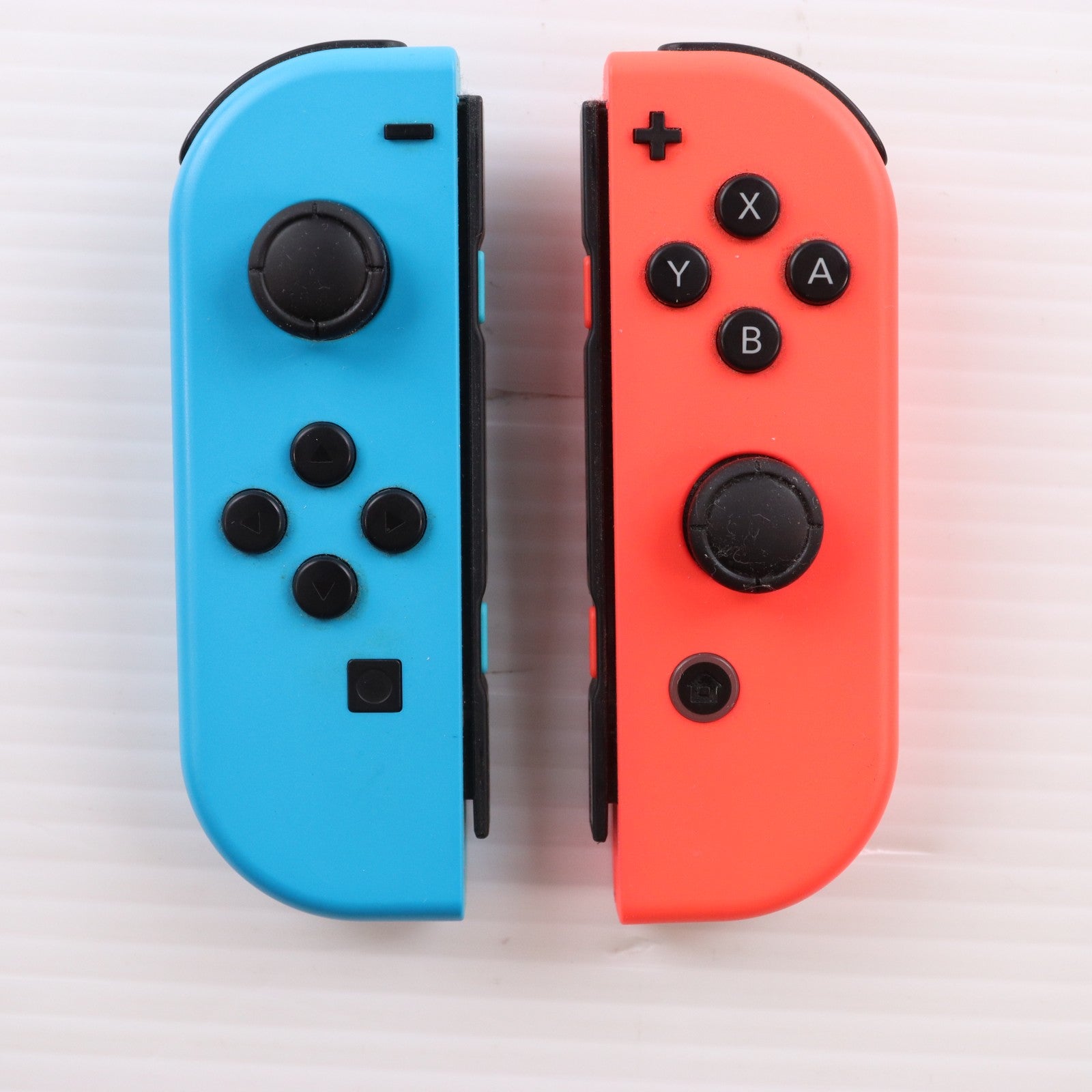【中古即納】[Switch] (本体) Nintendo Switch(ニンテンドースイッチ) Joy-Con(L) ネオンブルー/R ネオンレッド 任天堂(HAC-S-KABAA)(20170303)