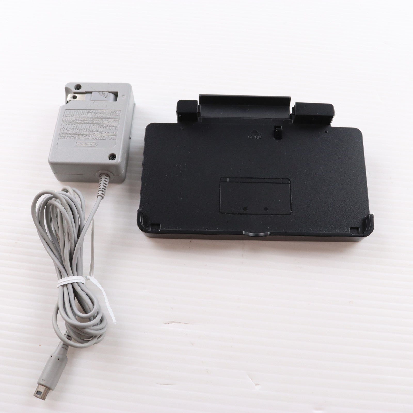 【中古即納】[3DS] (本体) ニンテンドー3DS クリアブラック 任天堂(CTR-S-KGBA)(20131010)