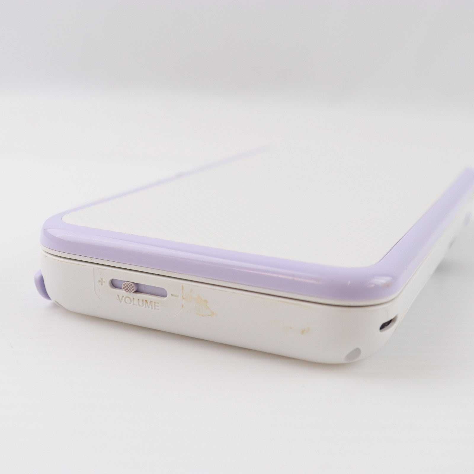 【中古即納】[3DS] (本体) Newニンテンドー2DS LL ホワイト×ラベンダー 任天堂(JAN-S-UAAA)(20171005)